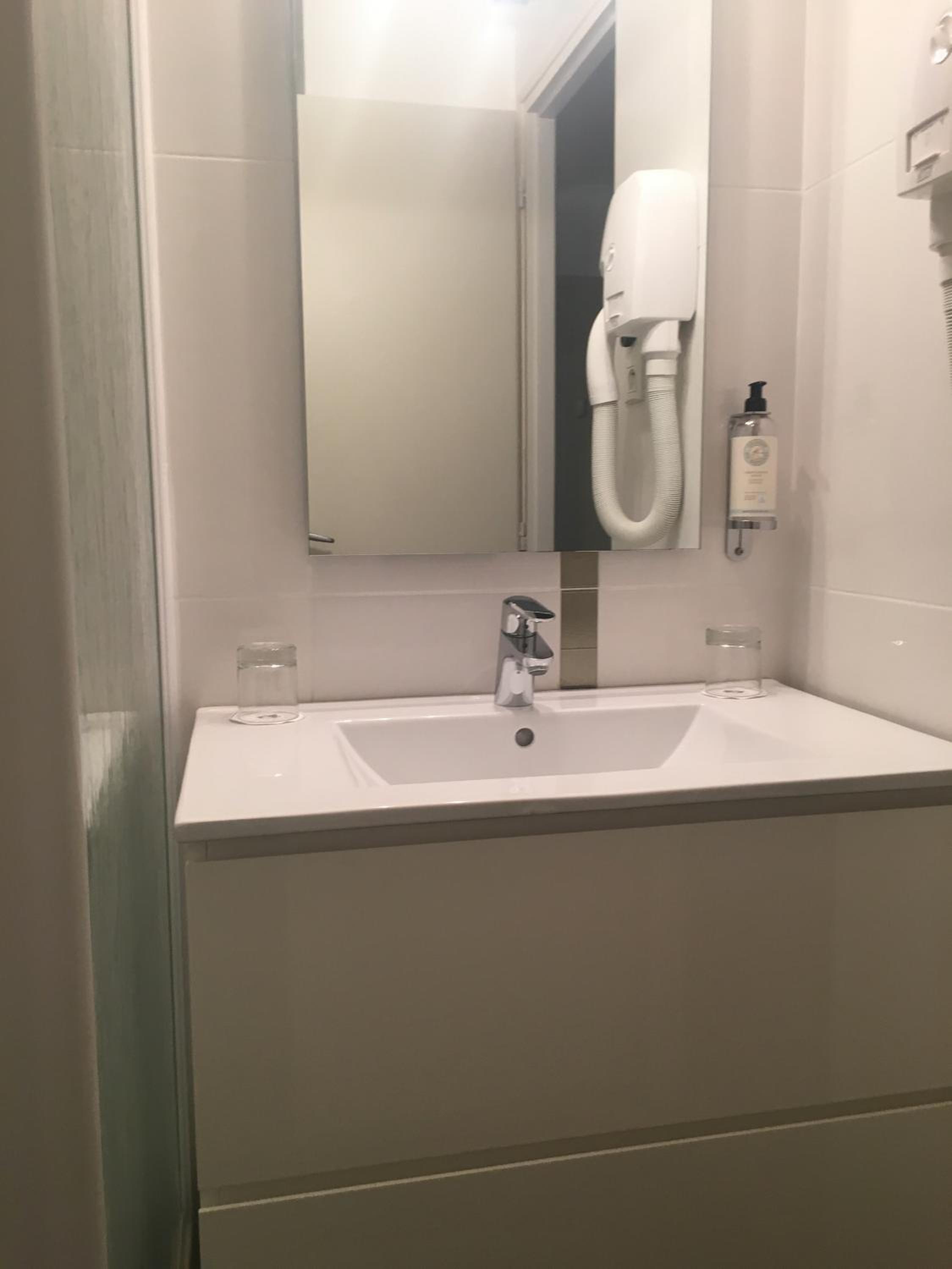 Superior King Room - Non-Smoking - Photo 7