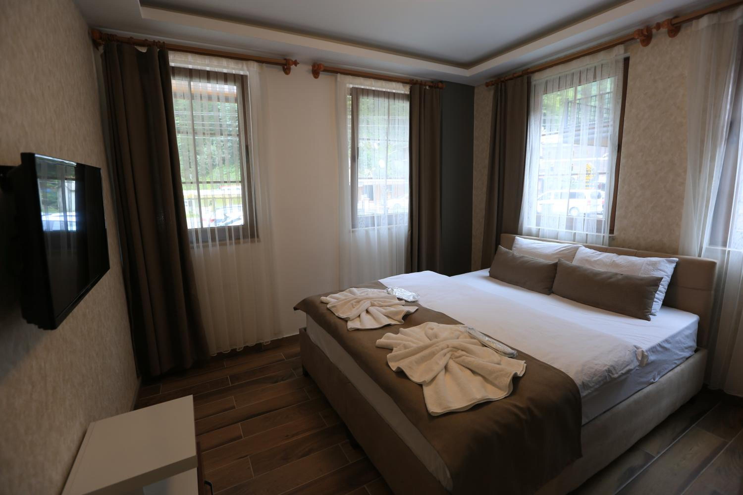 Two-Bedroom Suite with Balcony (Ground Floor) - Photo 13