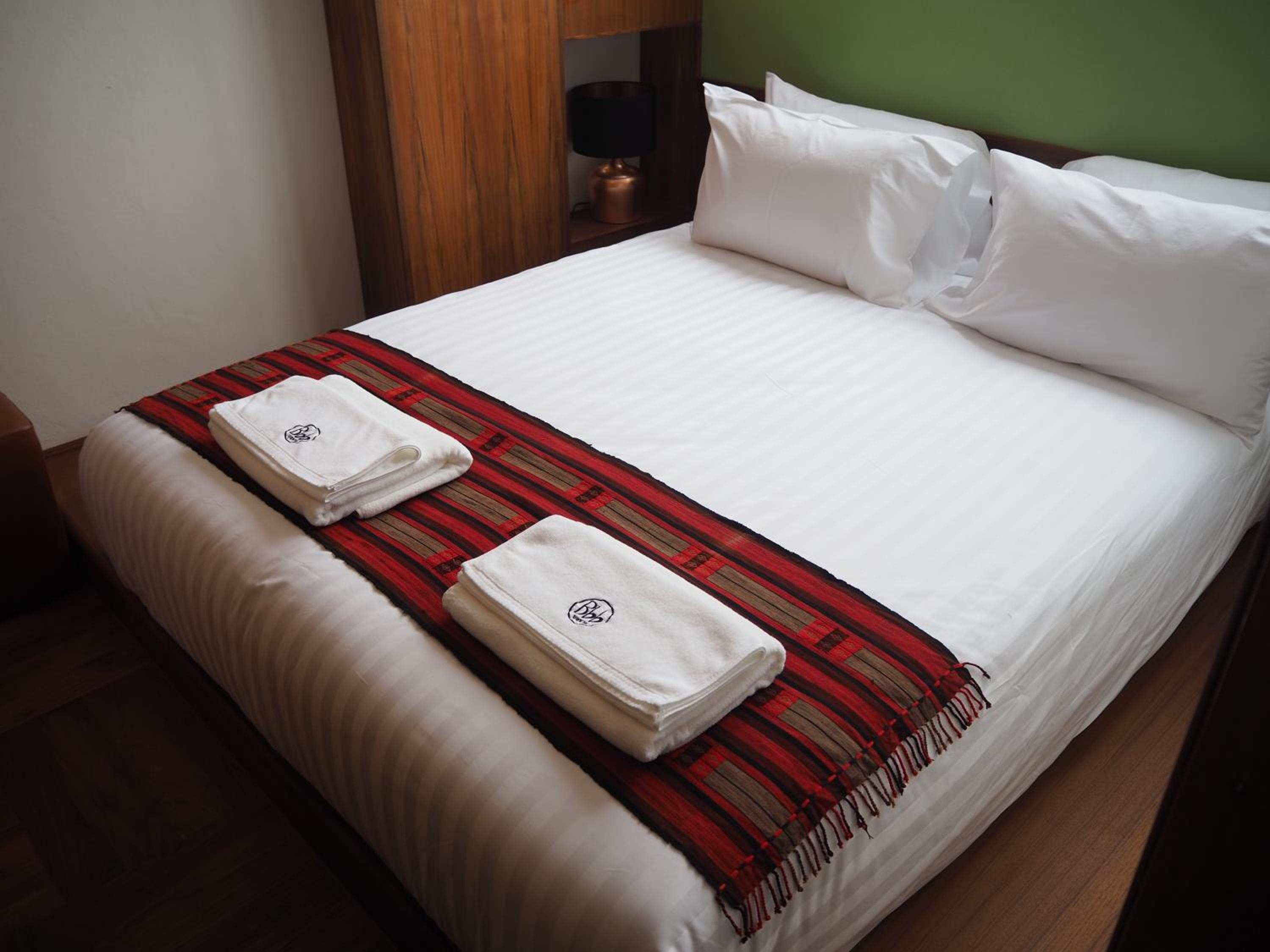 Quadruple Room with Private Bathroom - Photo 5