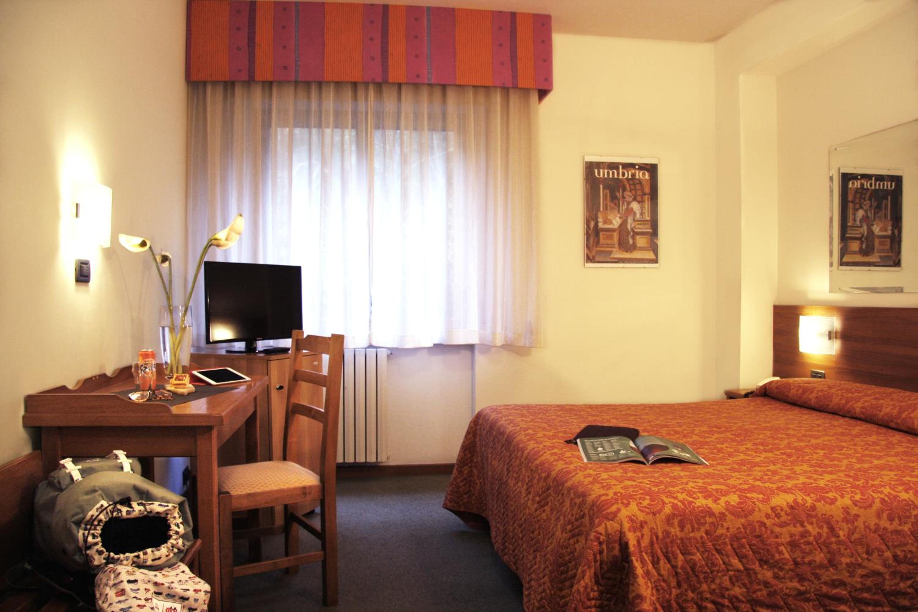 Double or Twin Room - Photo 8
