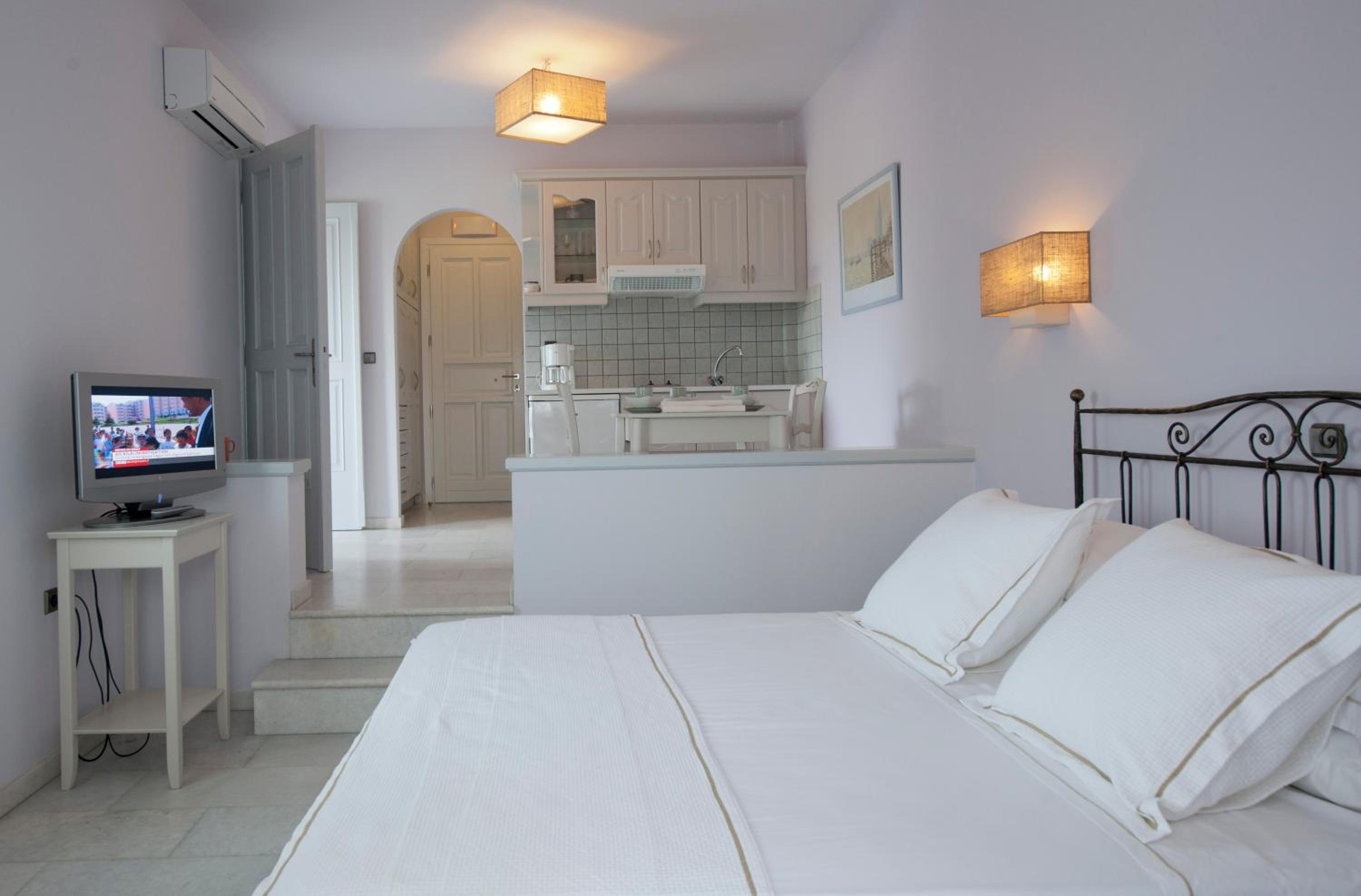 One-Bedroom Apartment - Photo 18