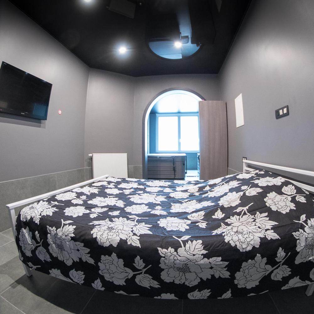 Suite - Photo 1