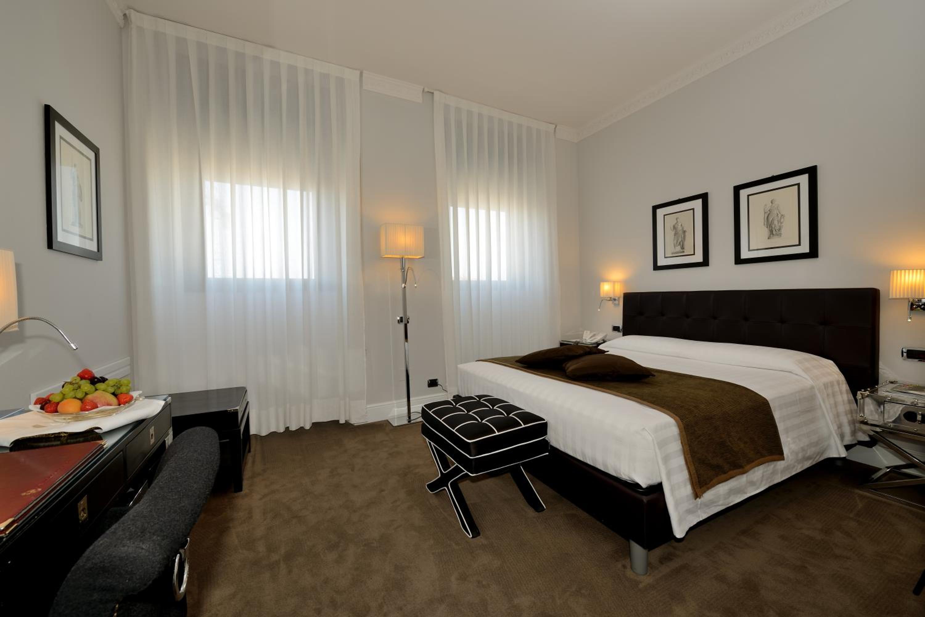 Classic Double or Twin Room - Photo 13
