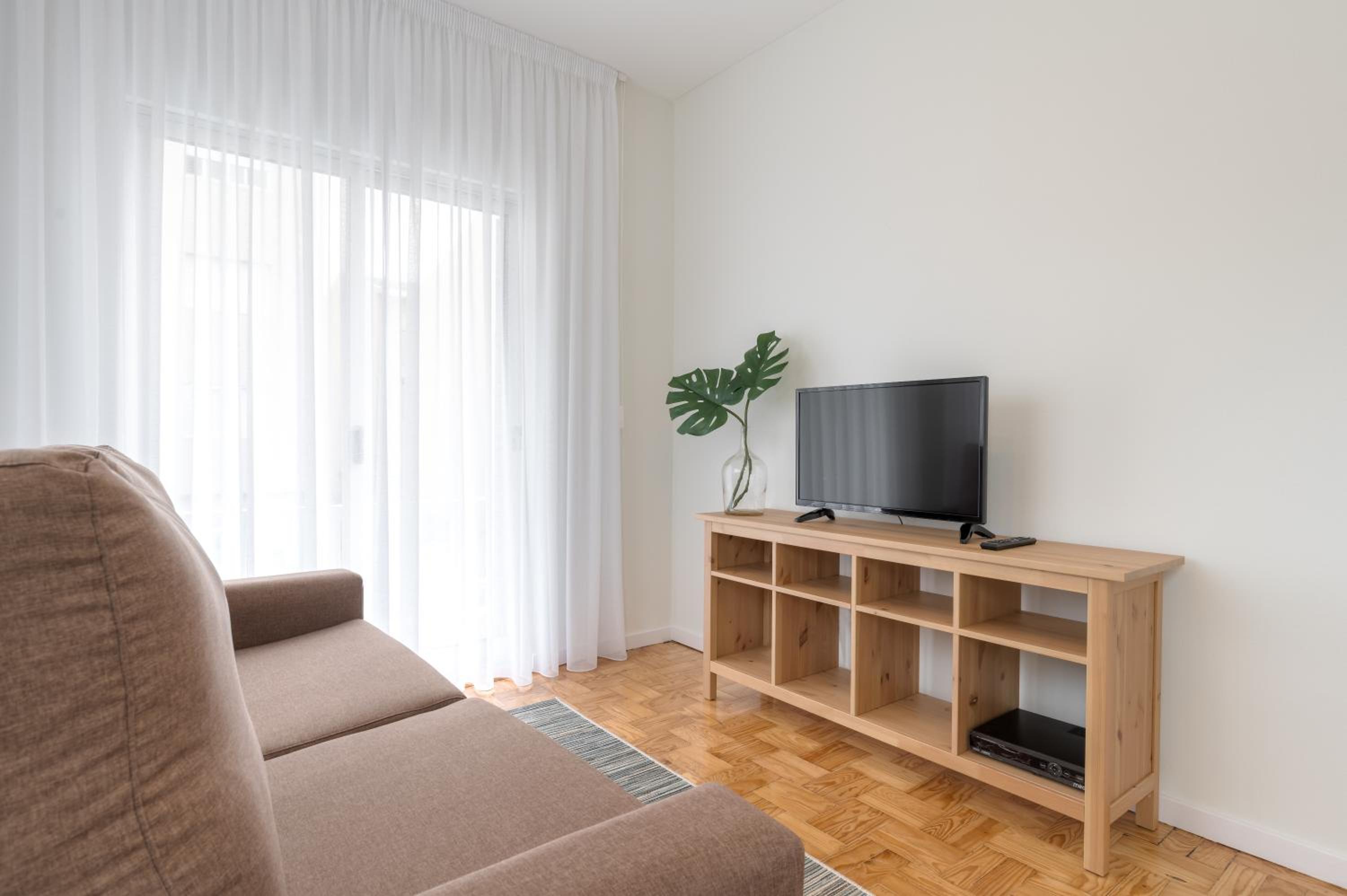 One-Bedroom Apartment photo 1