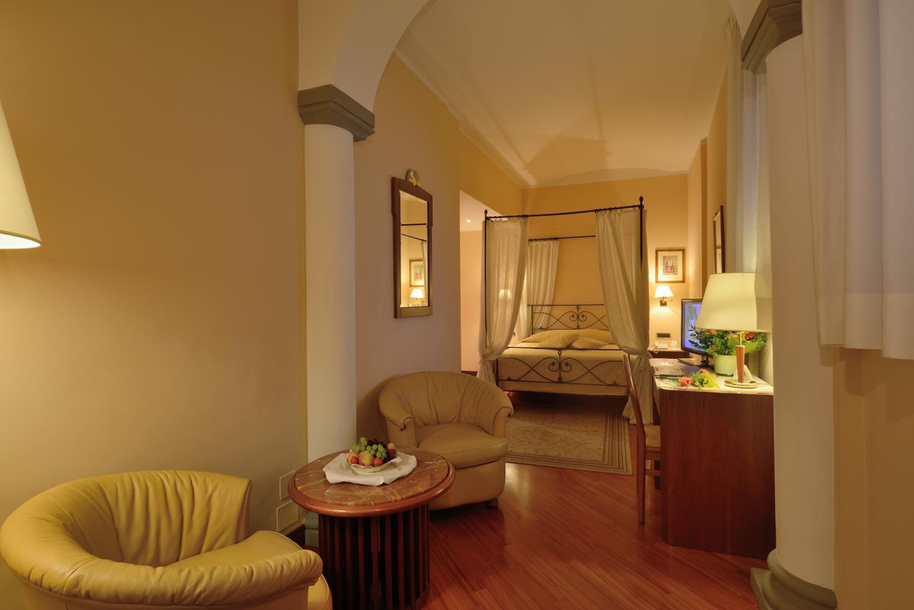 Classic Double or Twin Room - Photo 6