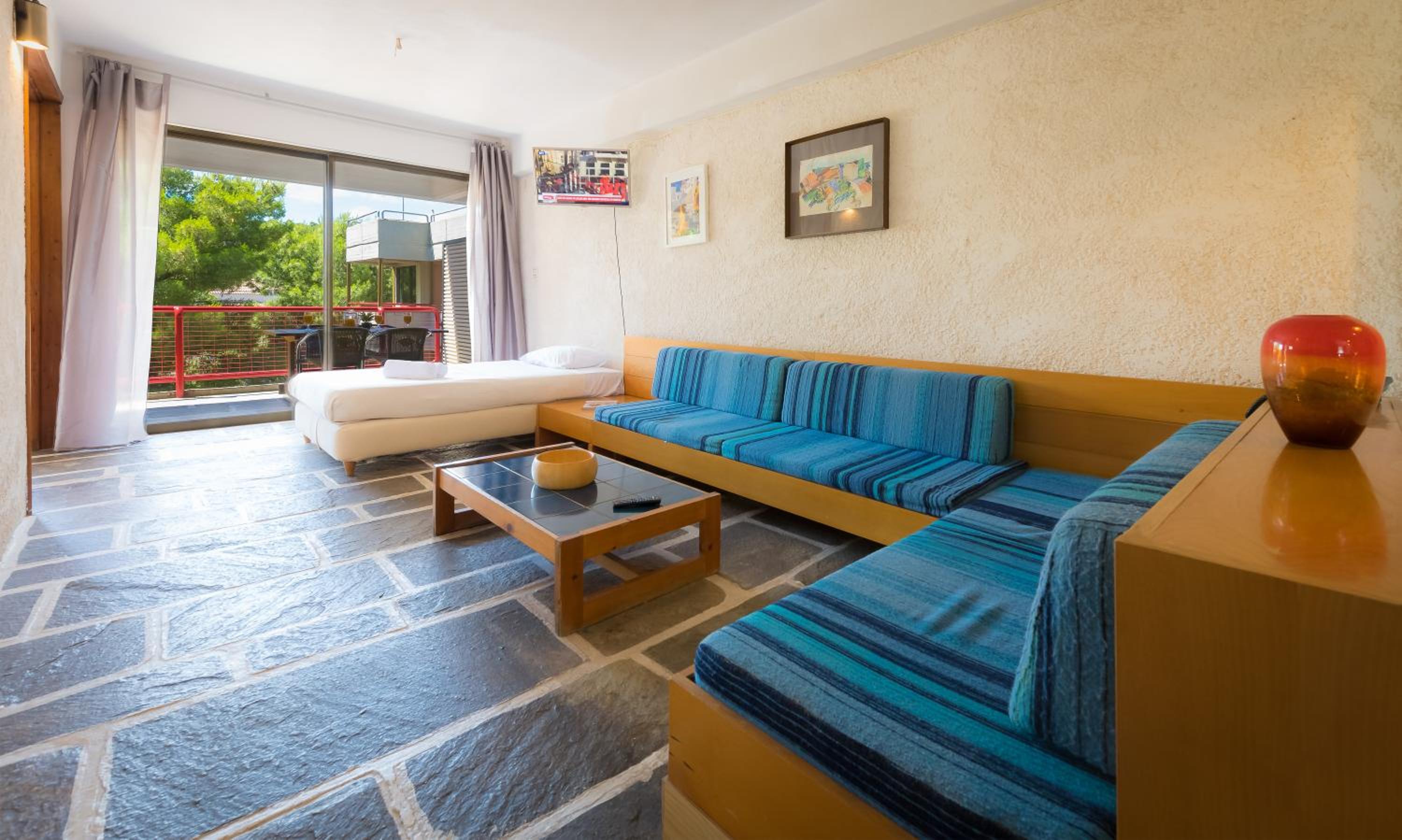 Suite - Photo 12