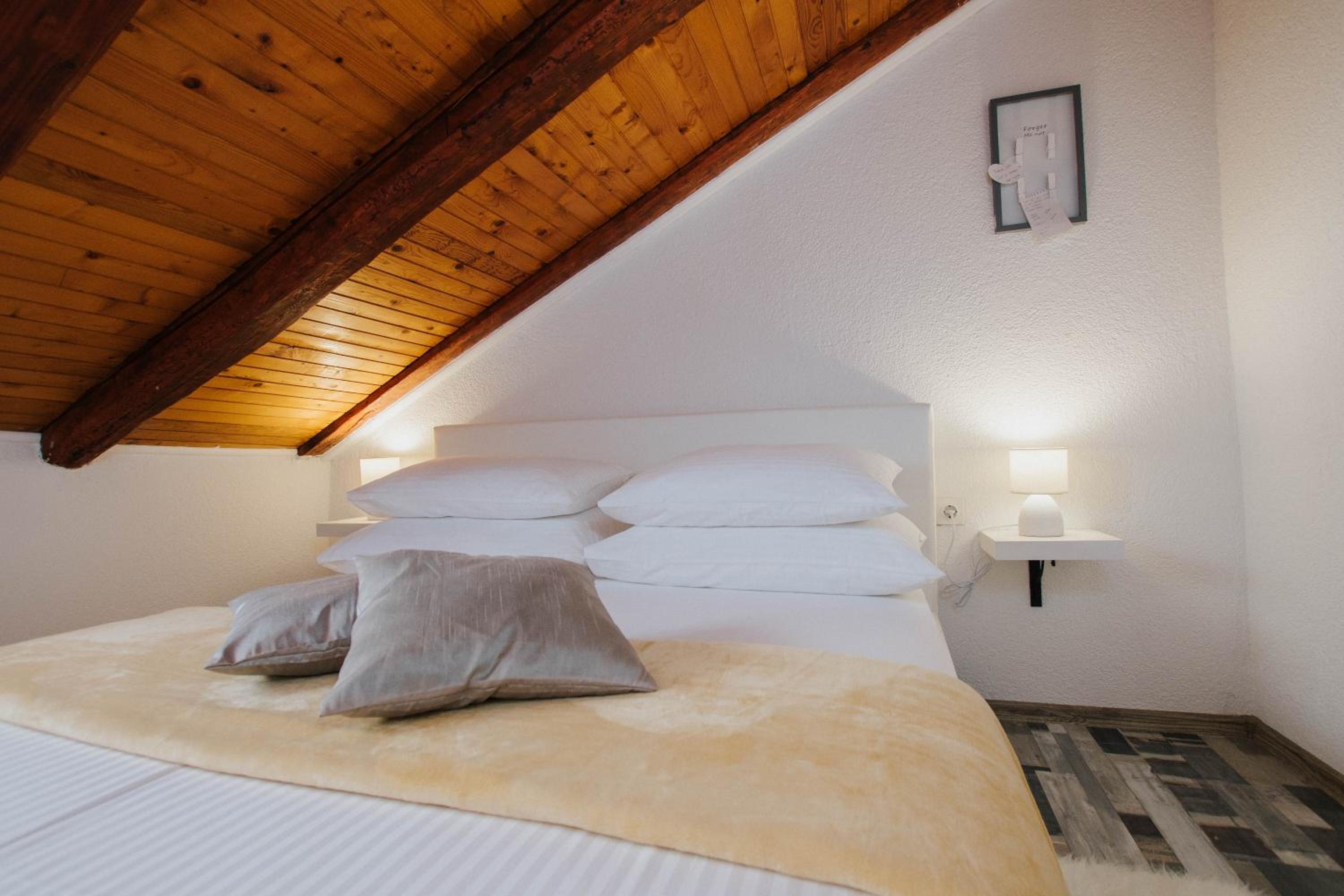 Loft - Photo 1
