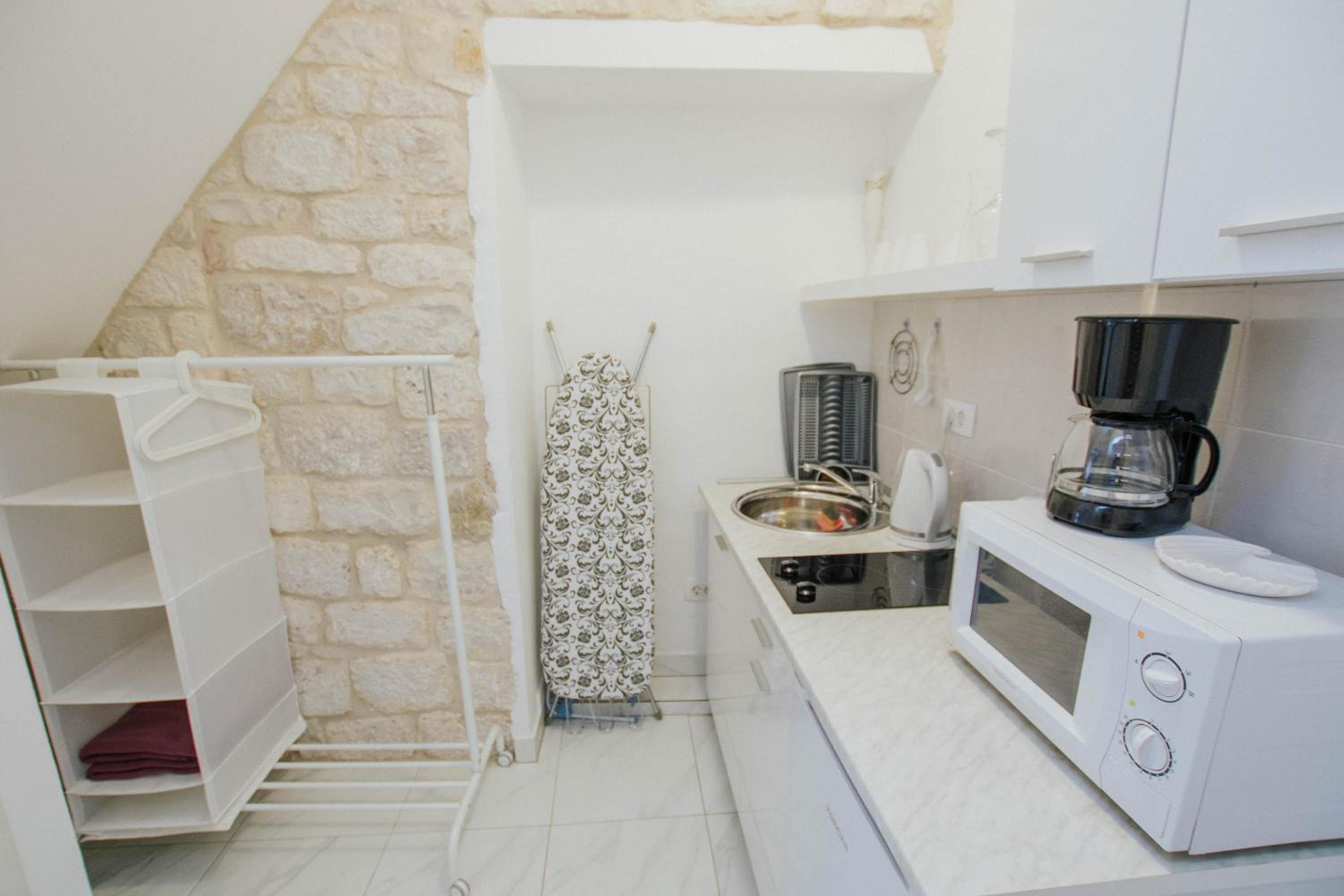 Apartment with Balcony - Photo 20