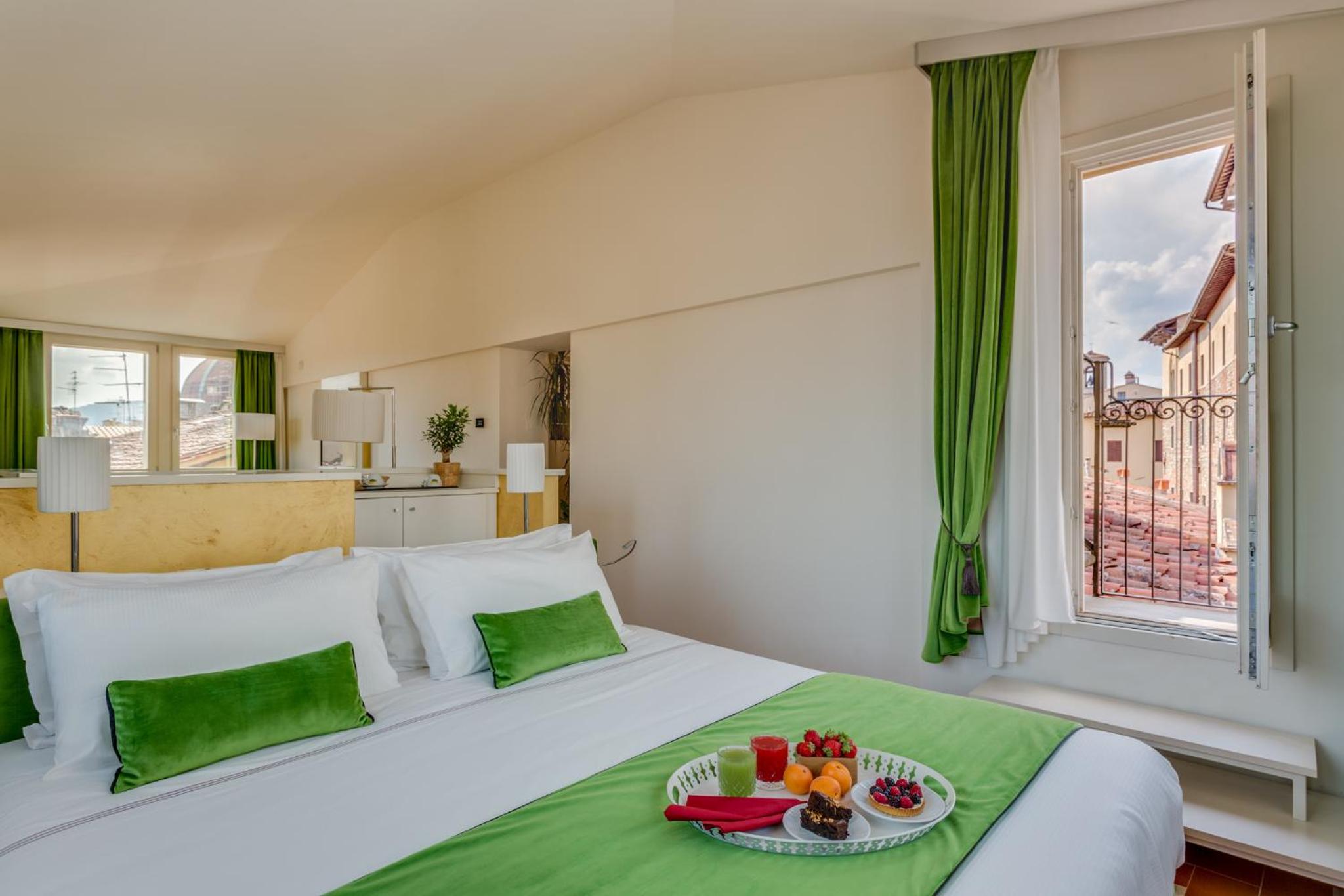 Deluxe King Suite photo 3