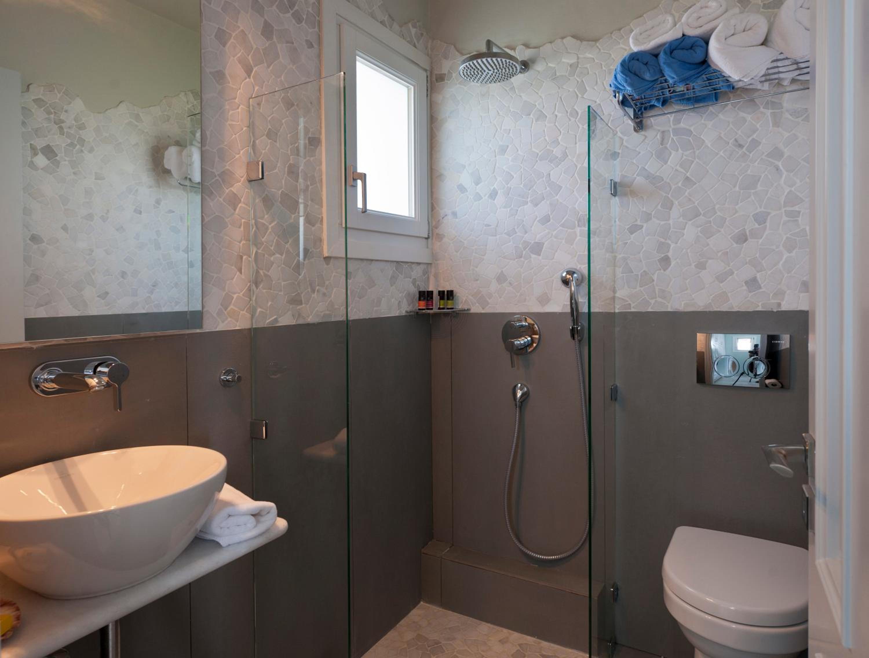 One-Bedroom Apartment - Photo 8