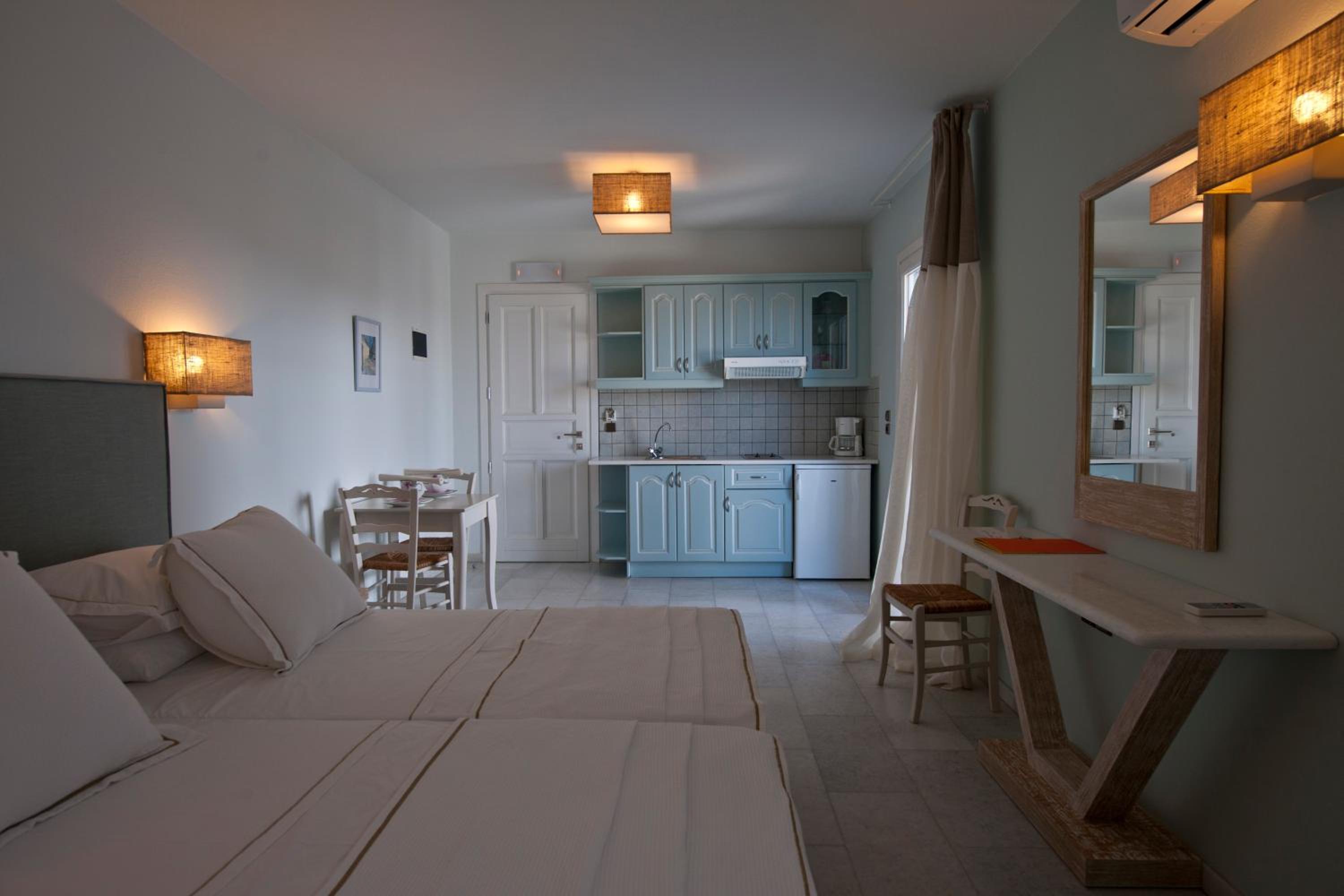 Deluxe Double or Twin Room with Balcony - Photo 2