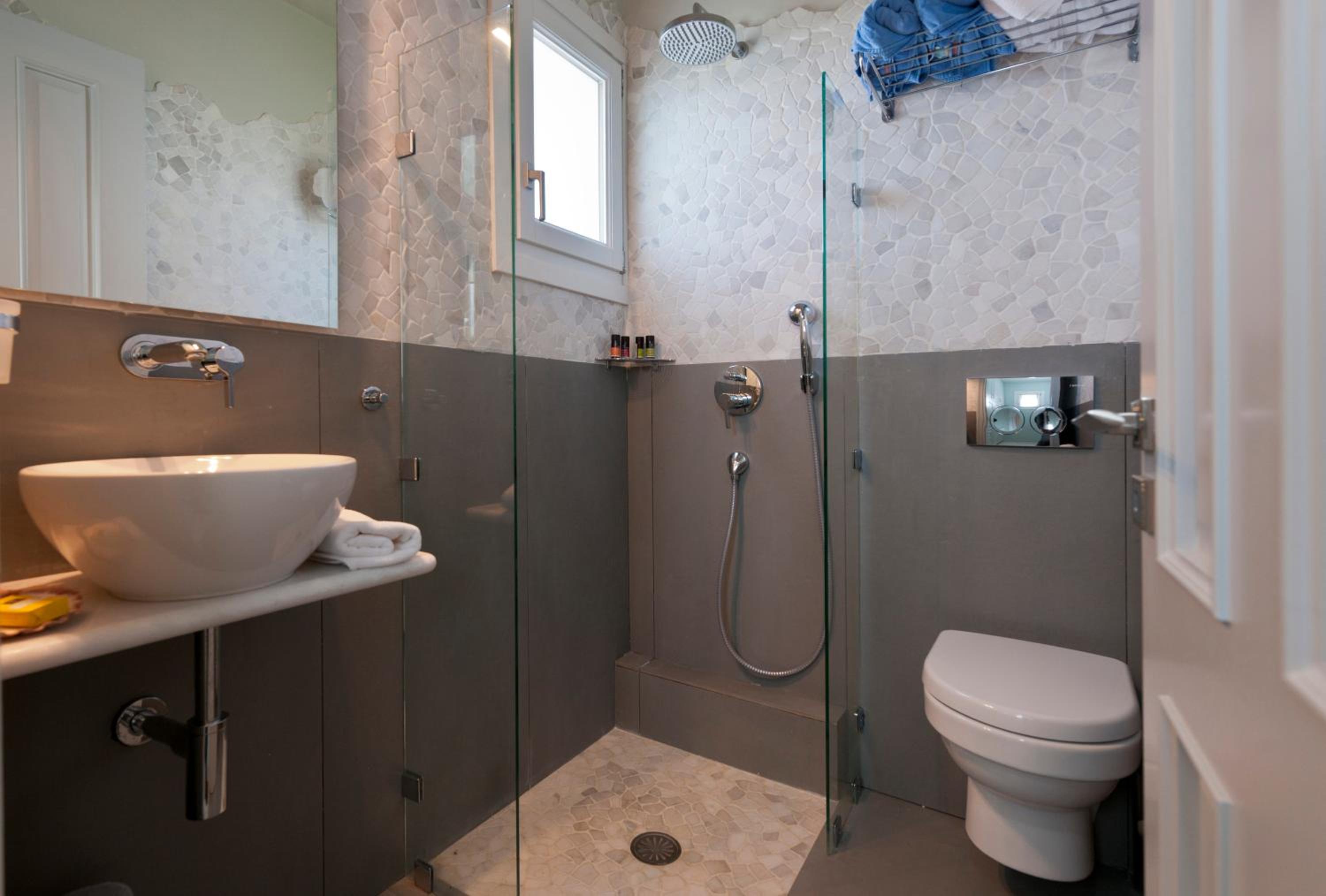 Deluxe Double or Twin Room with Balcony - Photo 3