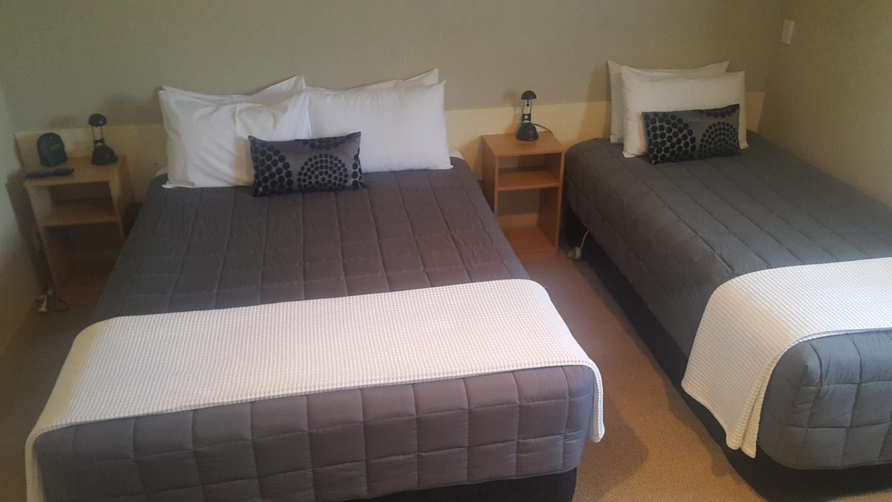 One-Bedroom Apartment (5 Adults) photo 2