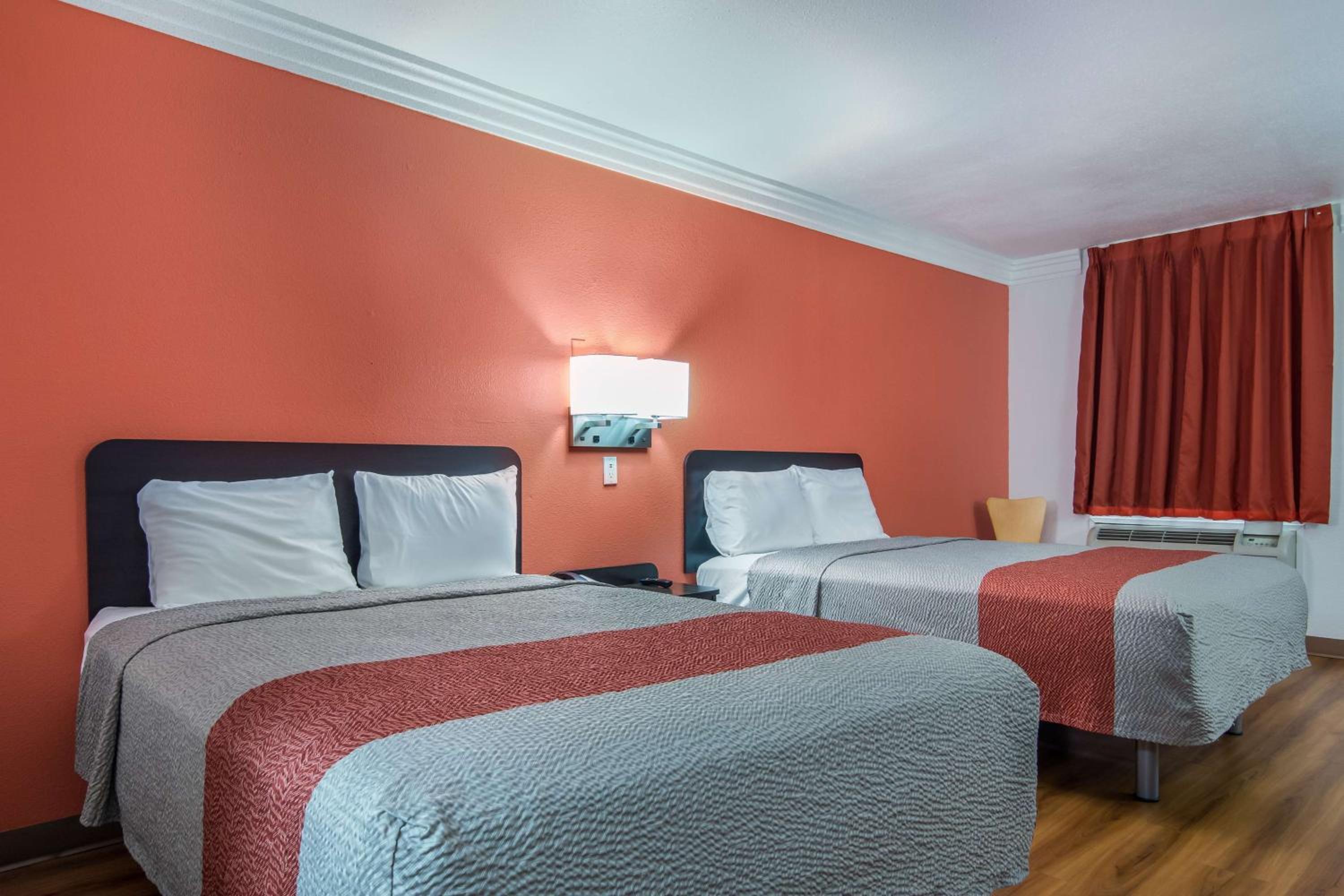 Deluxe Quadruple Room - Smoking photo 3
