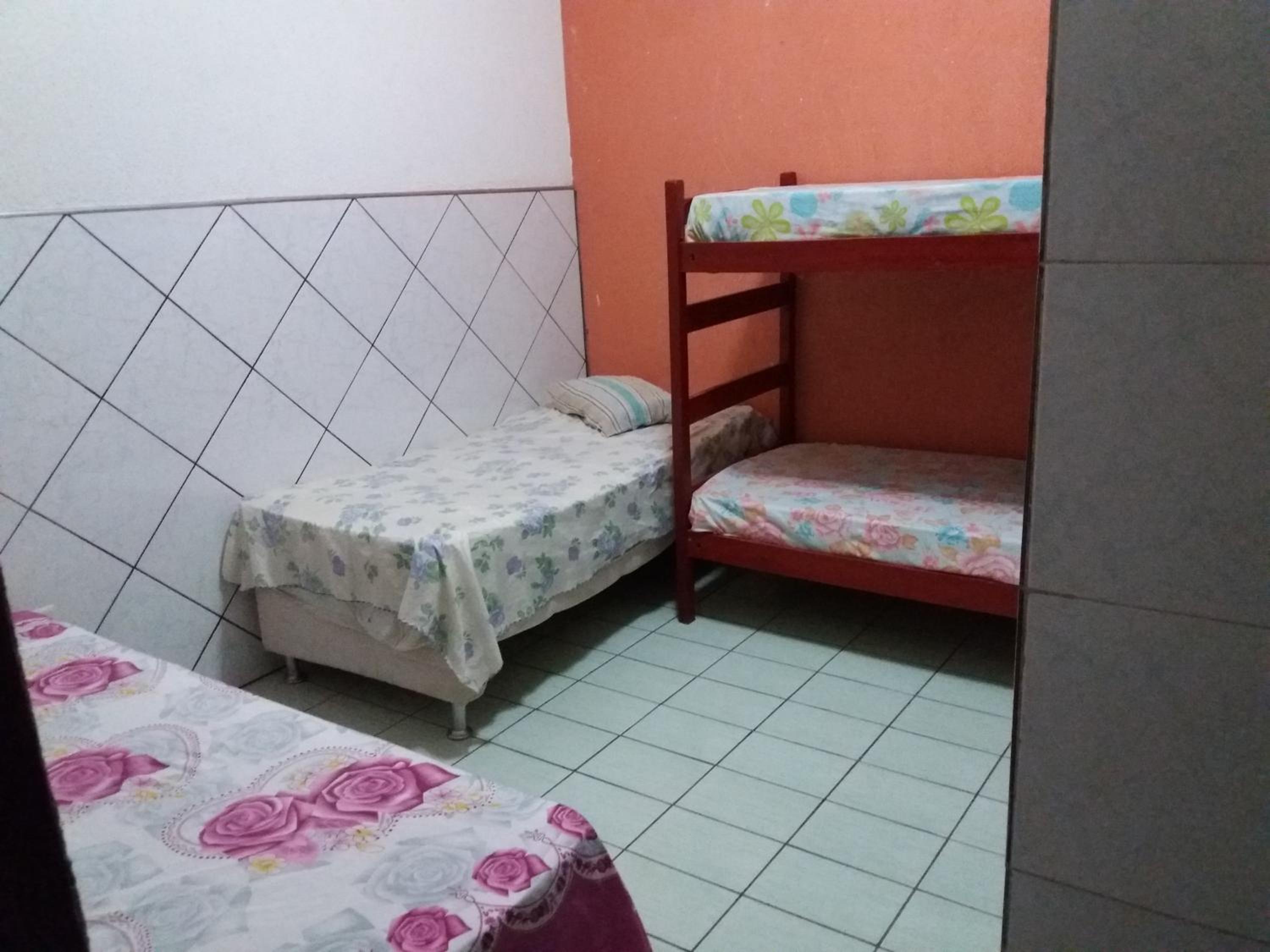 Economy Triple Room with Shared Bathroom photo 3