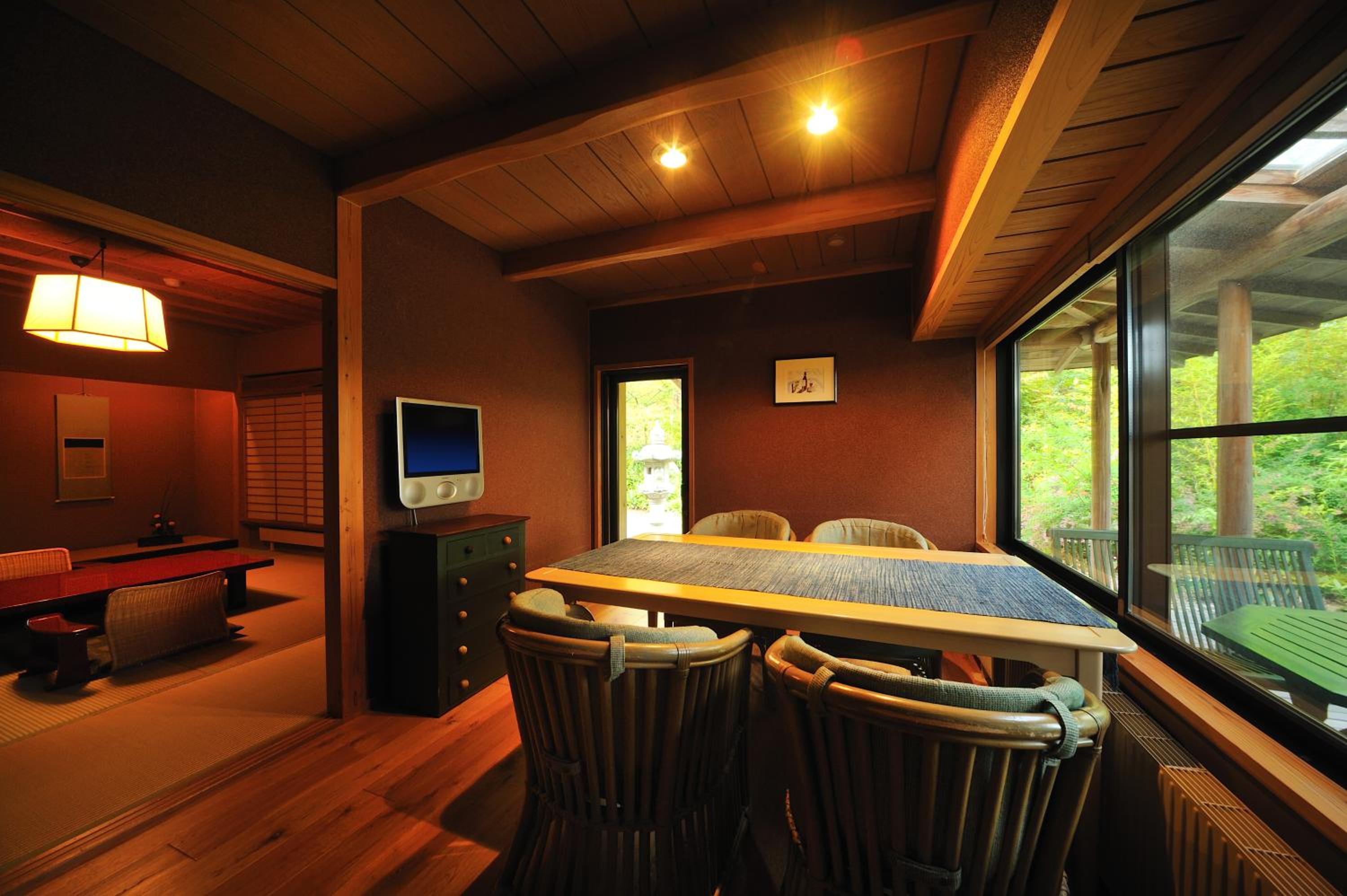 Japanese-Style Deluxe Room with Balcony - A photo 3