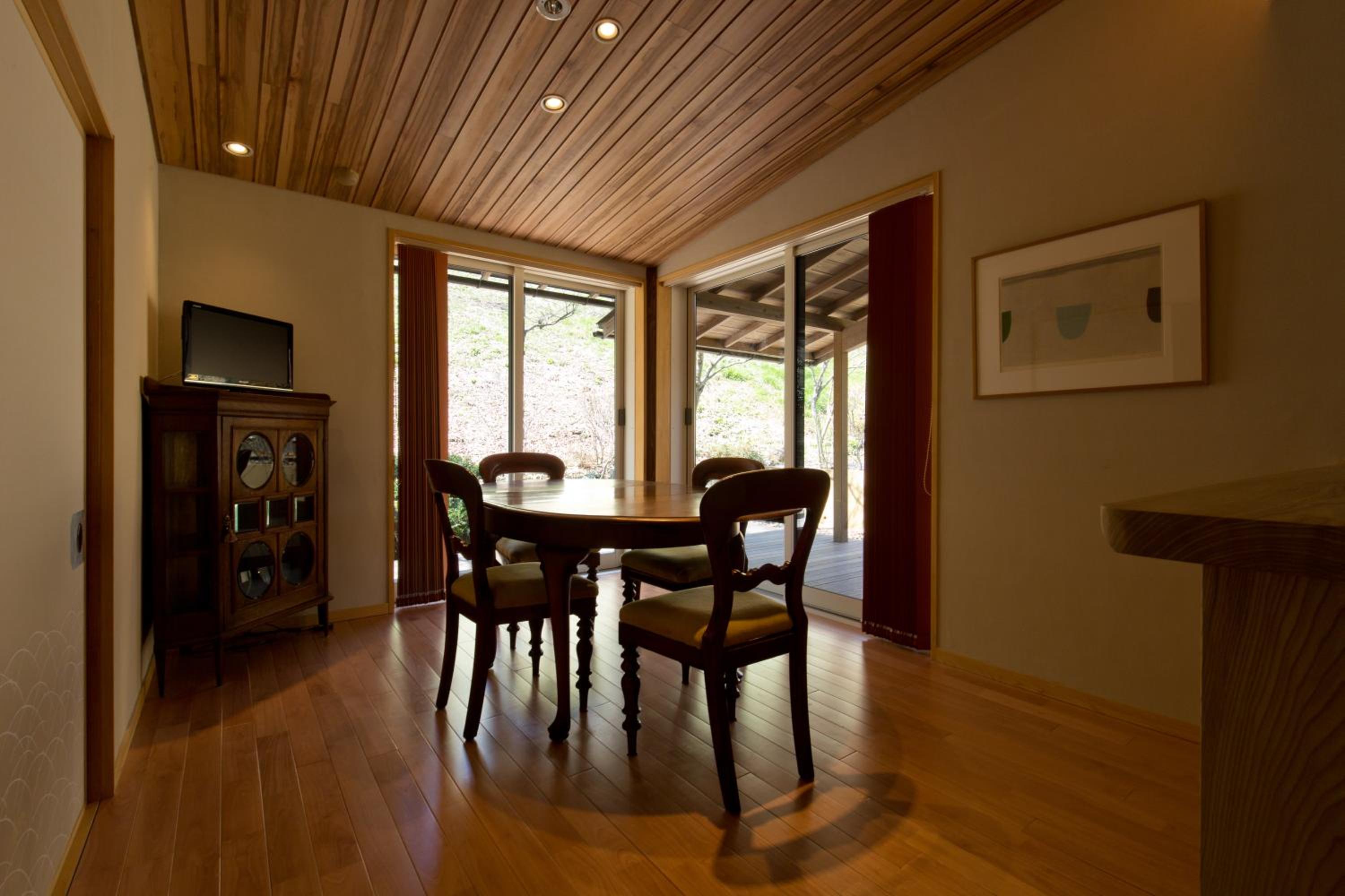 Japanese-Style Executive Room with Balcony and Garden View - C2 photo 2