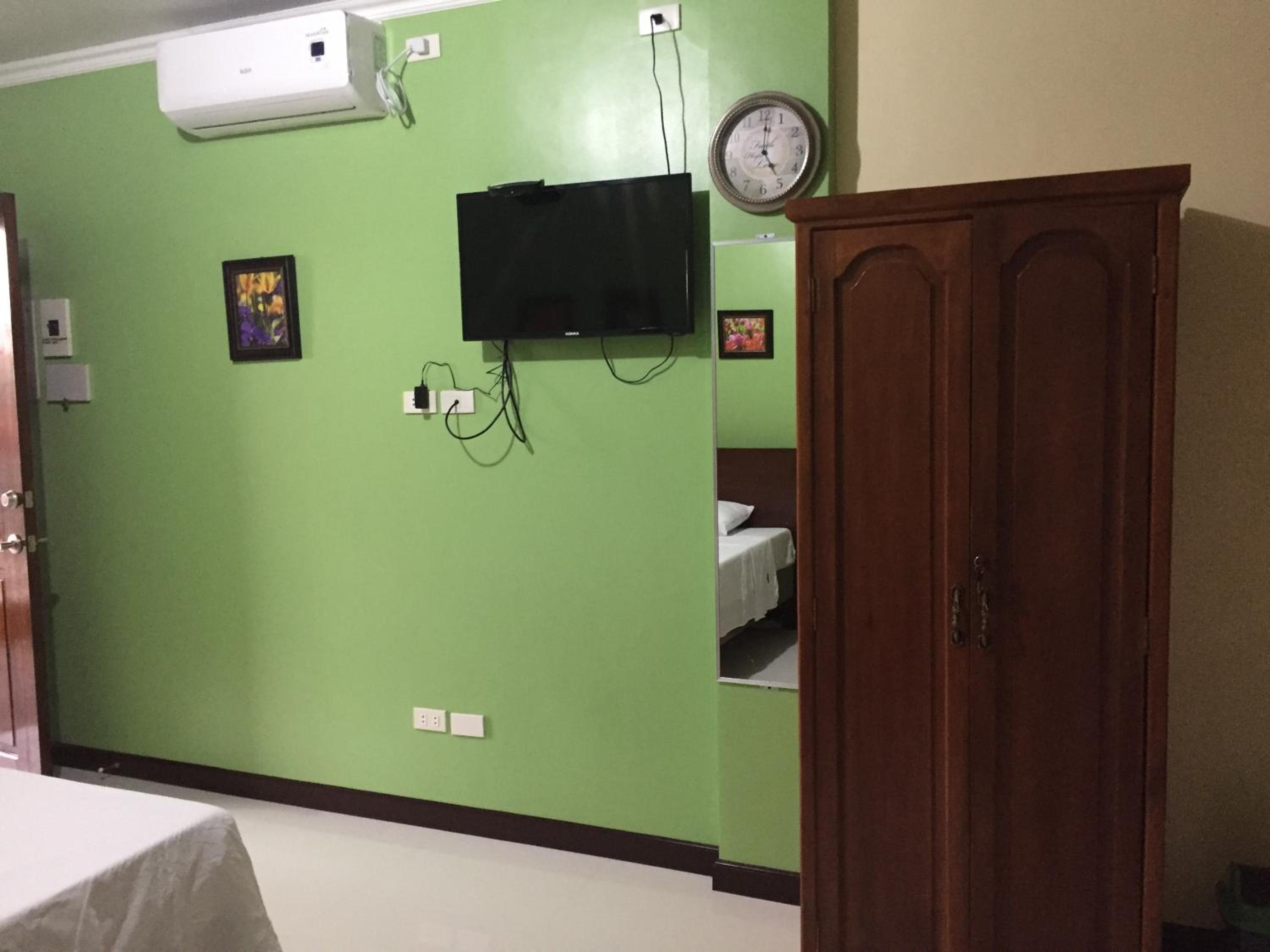 Queen Room with Balcony photo 1