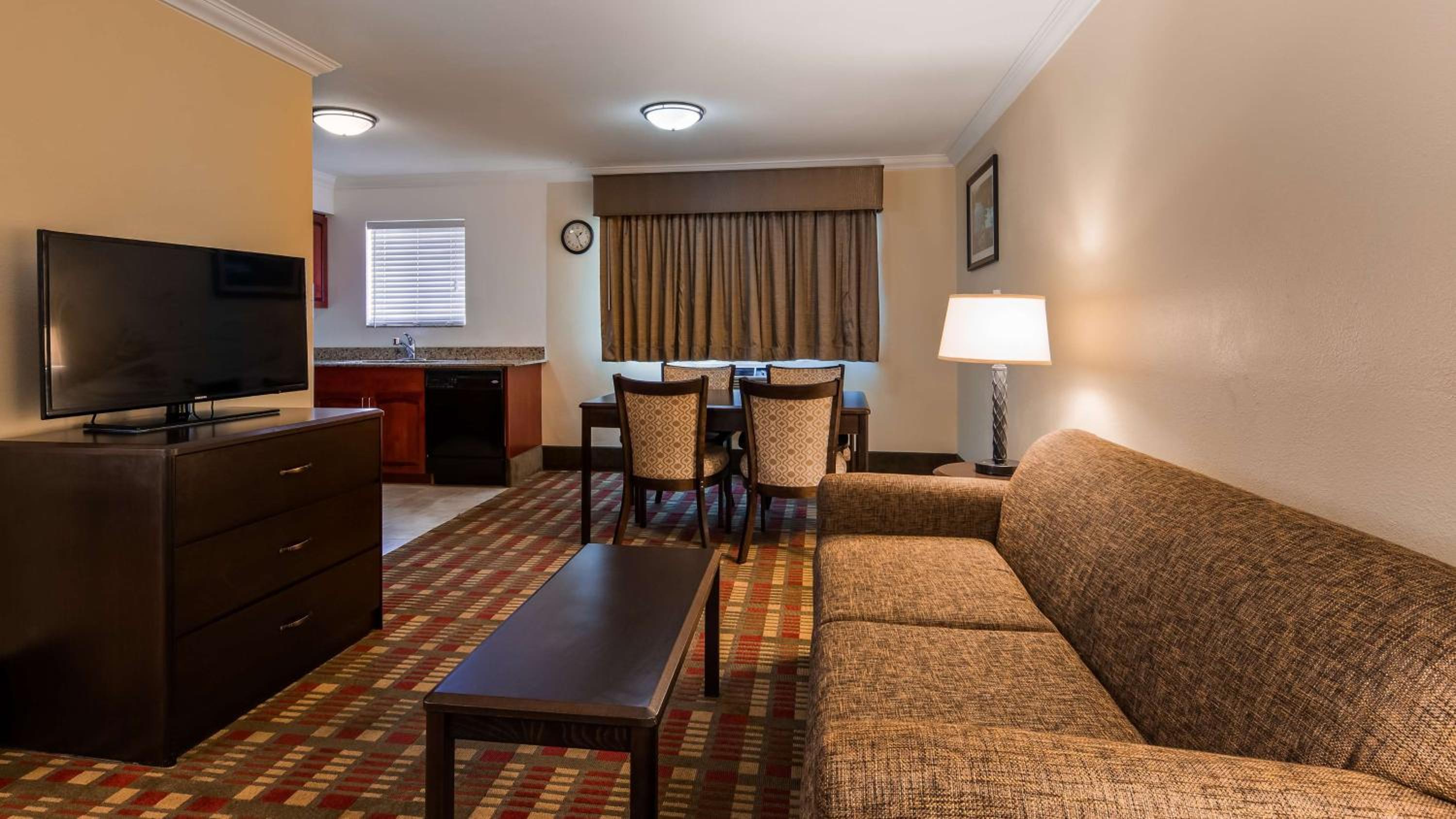 King Suite - Non-Smoking - Photo 1