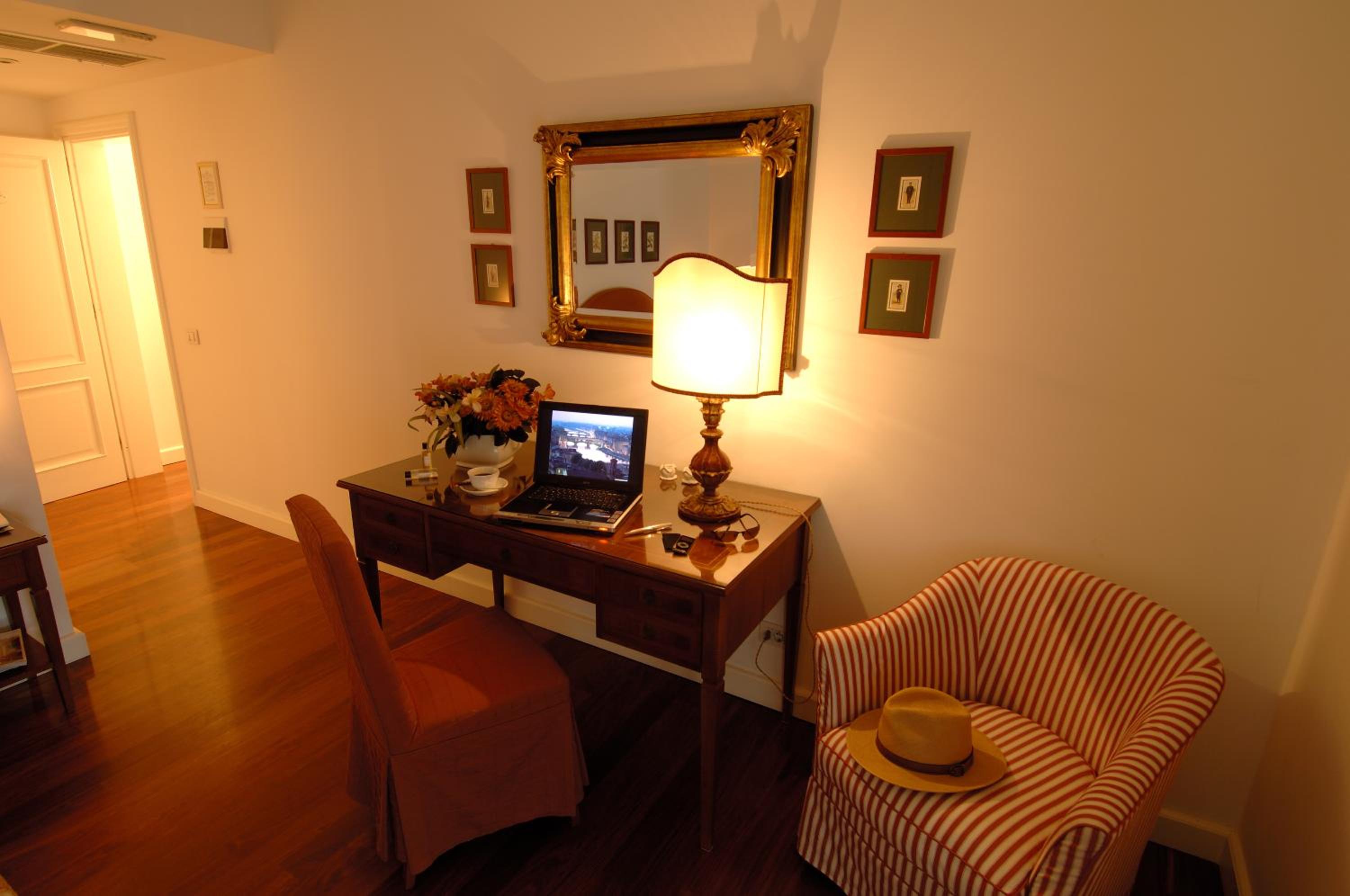 Deluxe Double Room with Patio photo 2