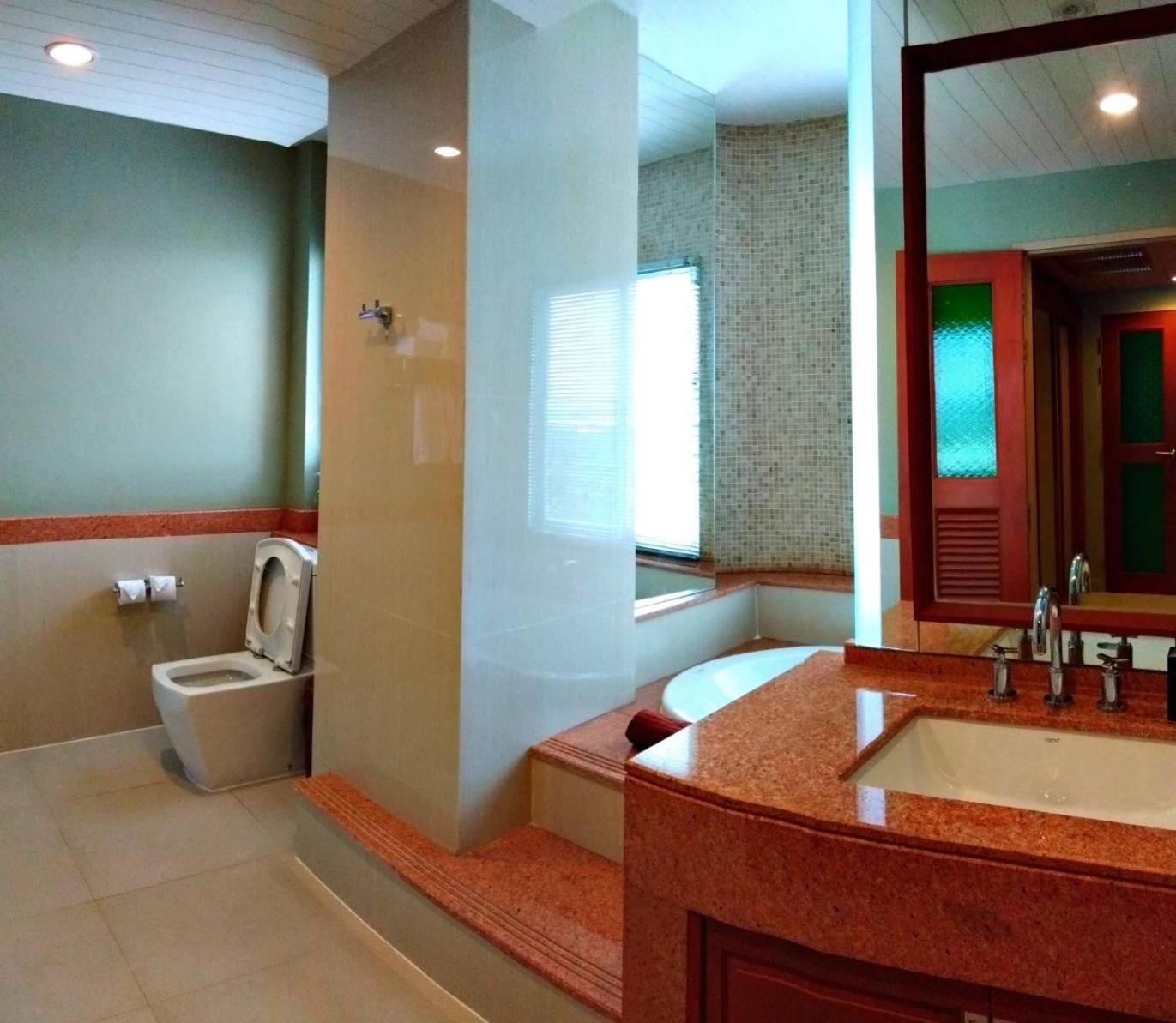 One-Bedroom Suite - Photo 4