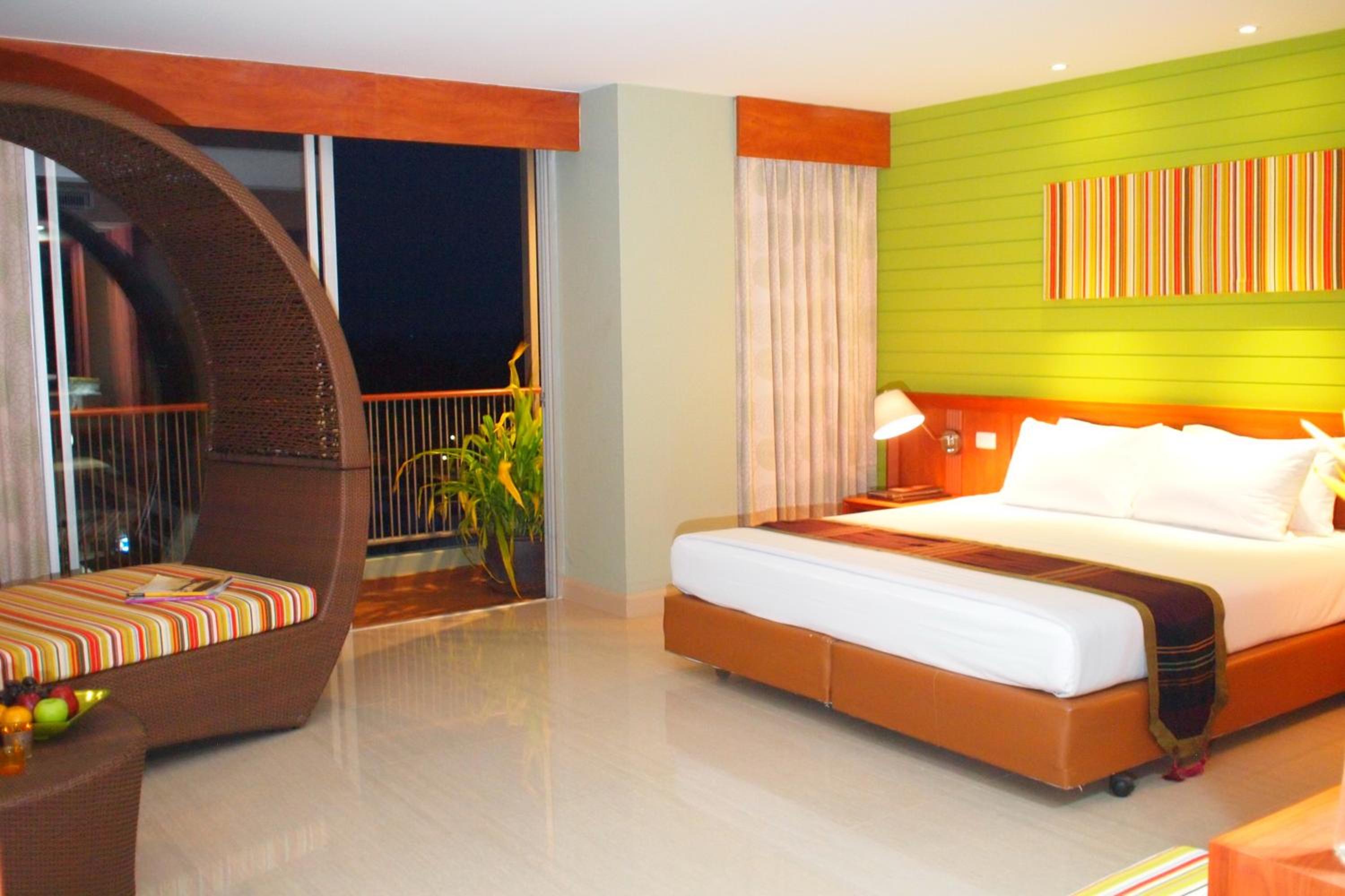 Suite - Photo 1