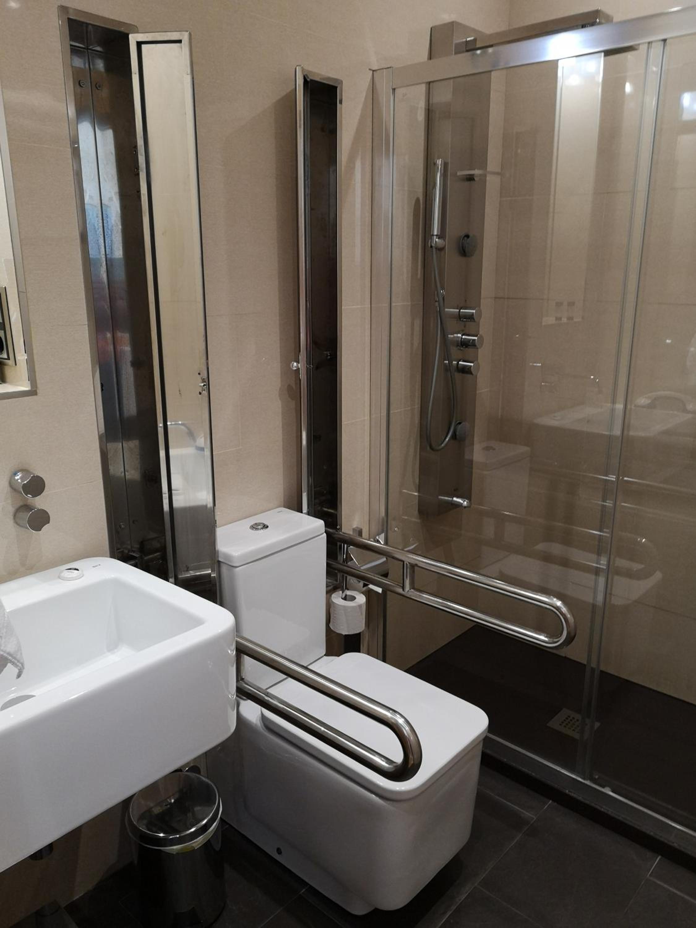 Double or Twin Room with Terrace - Photo 16