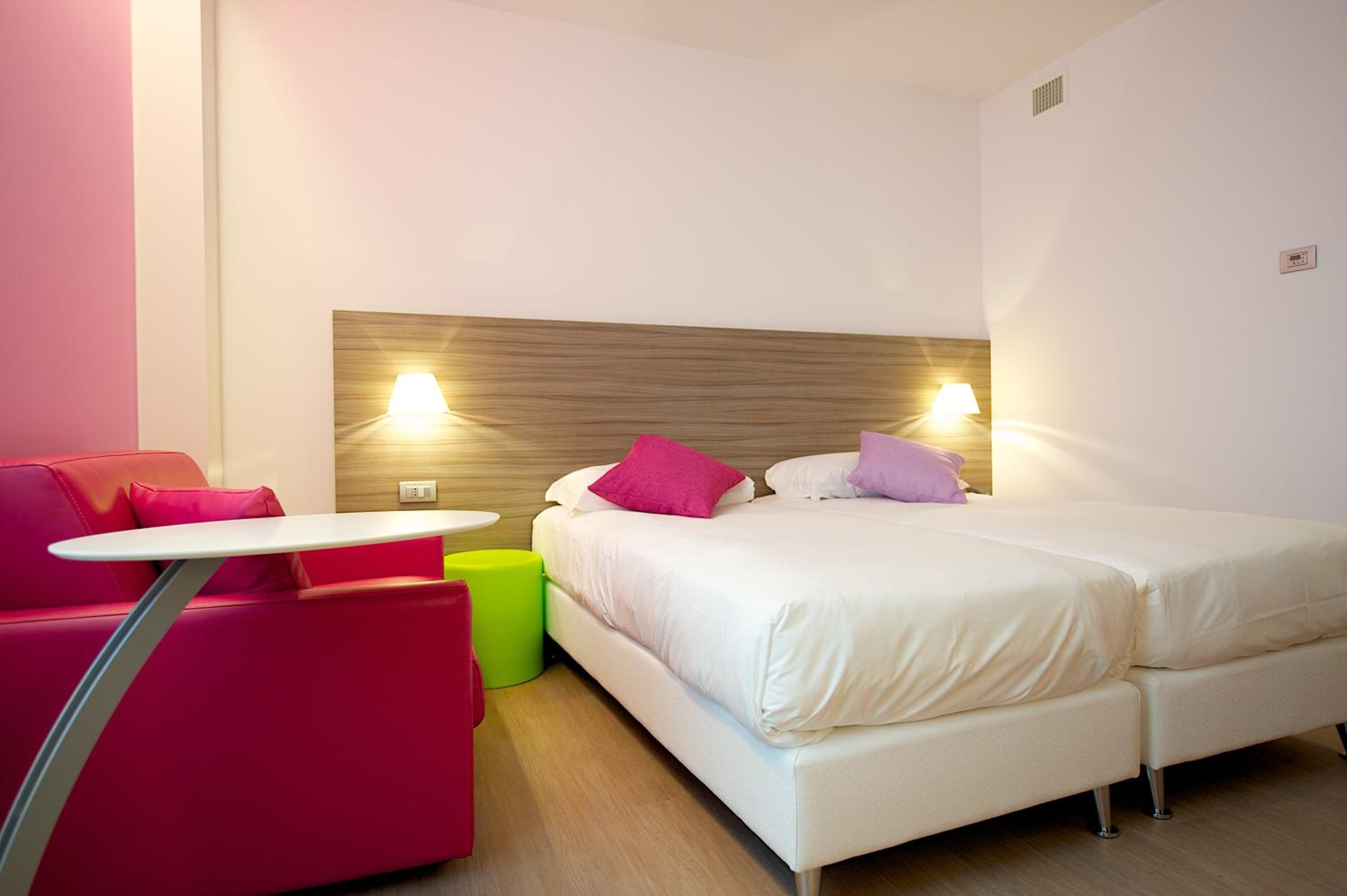 Standard Double Room - Photo 3