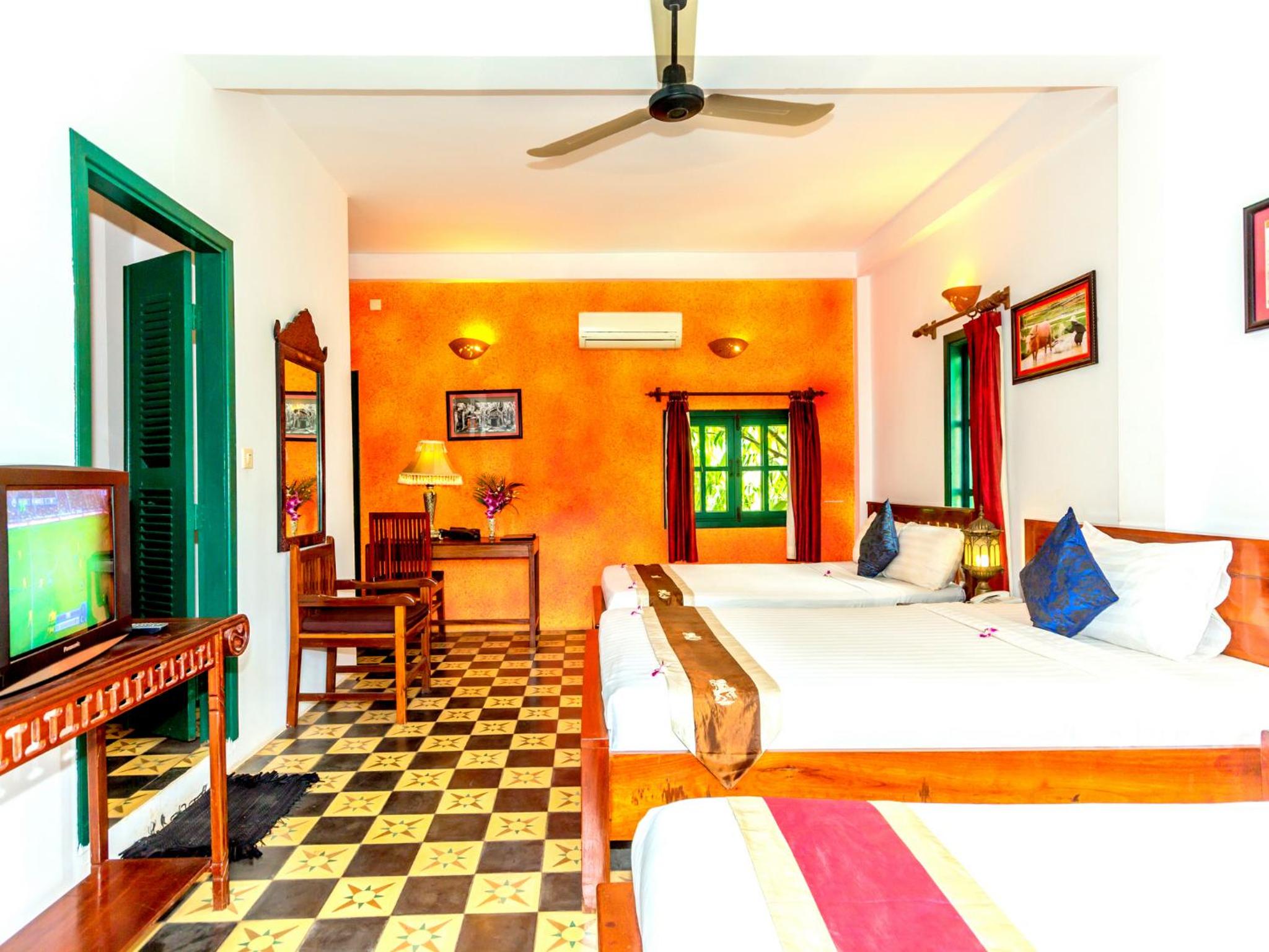 Triple Room with Pool View - Photo 3