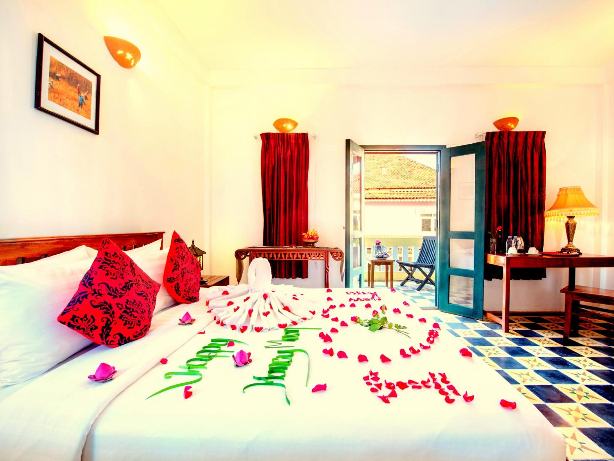 Deluxe Double Room with Balcony - Photo 7