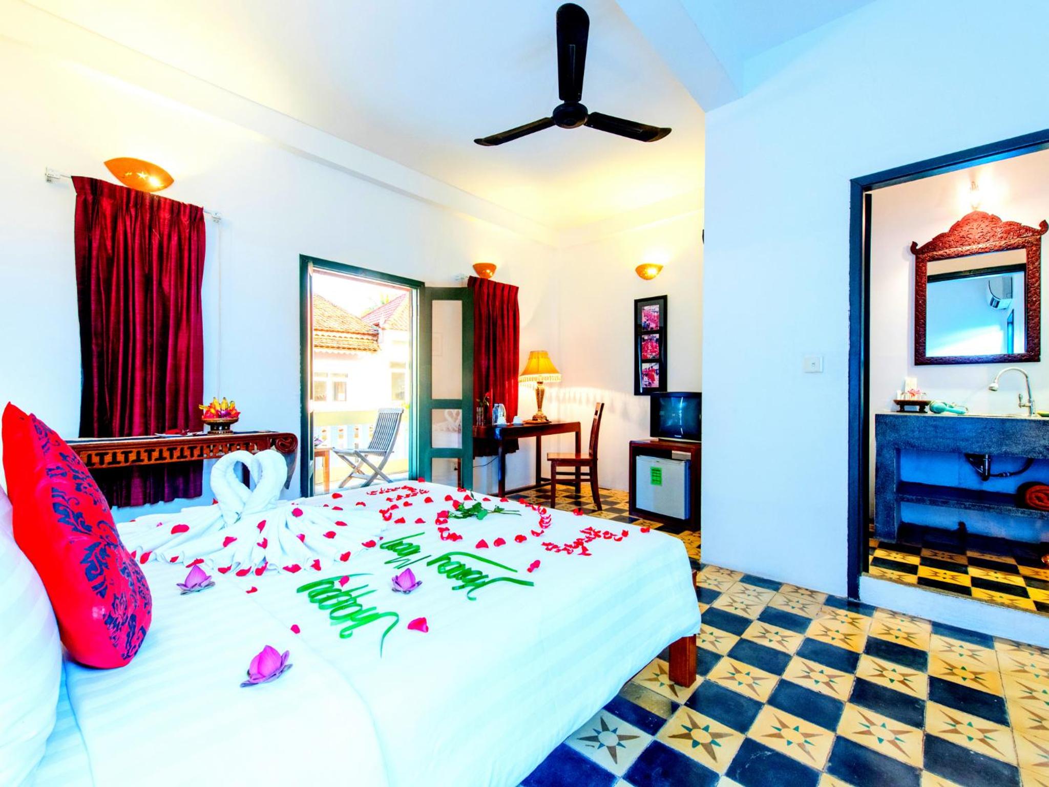 Deluxe Double Room with Balcony - Photo 1
