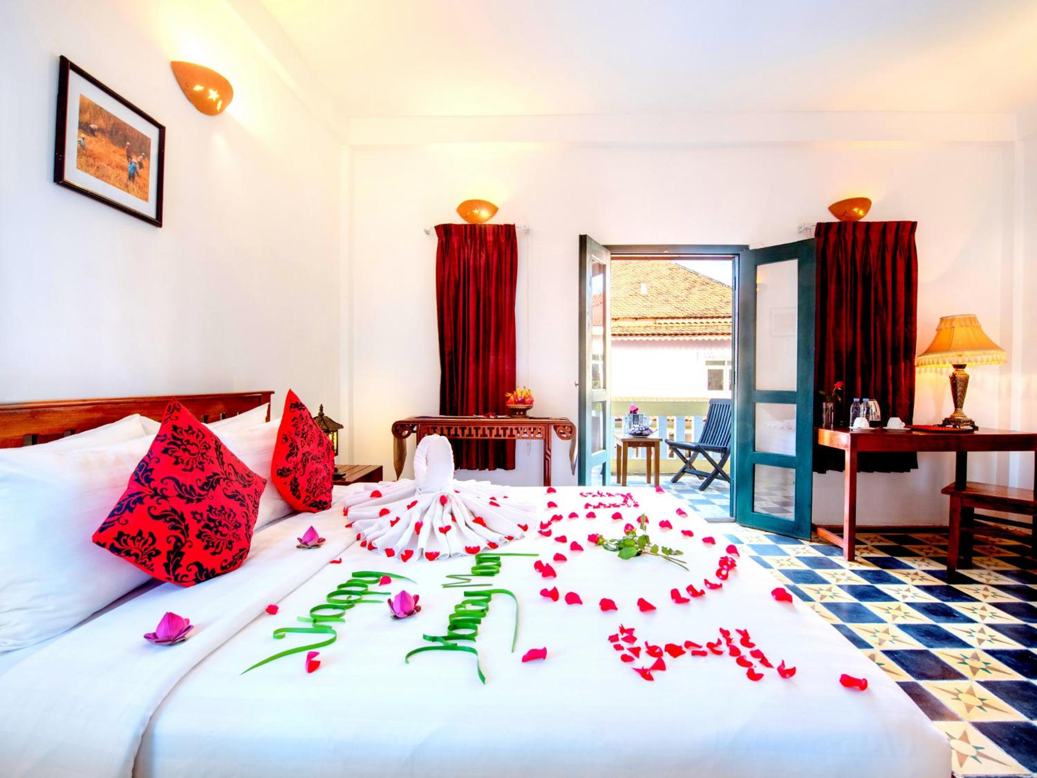 Deluxe Double Room with Balcony - Photo 3