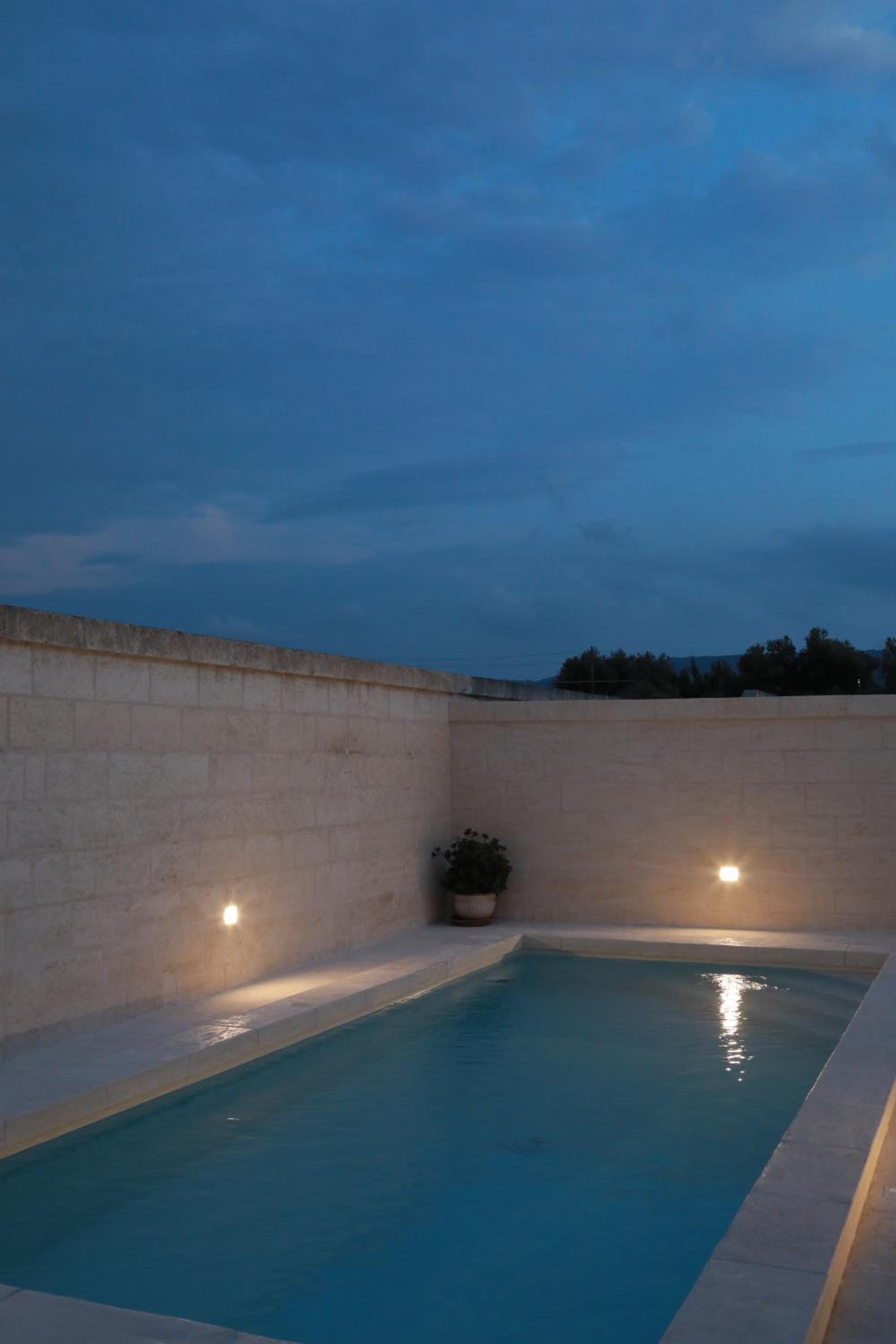 Apartment with pool photo 2