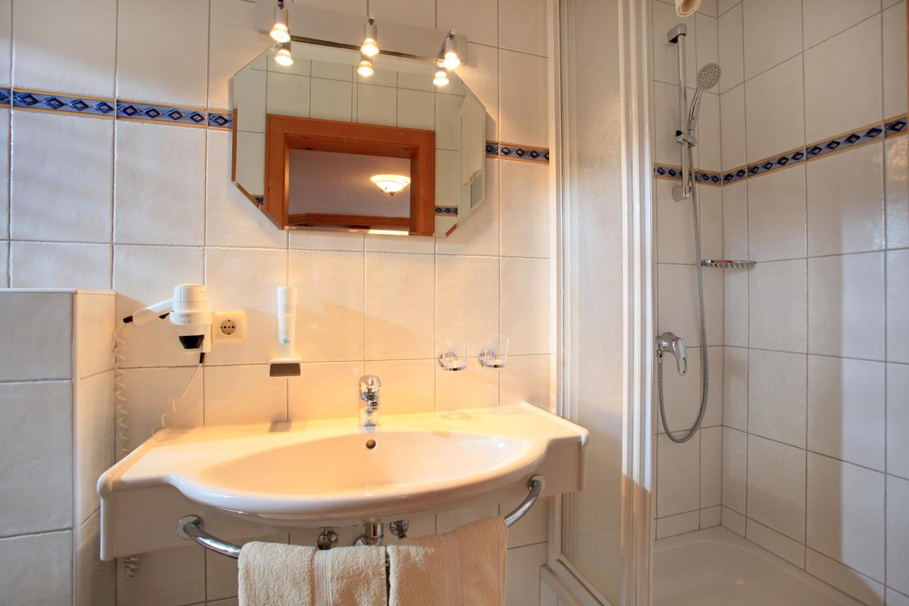 Standard Double Room - Photo 7