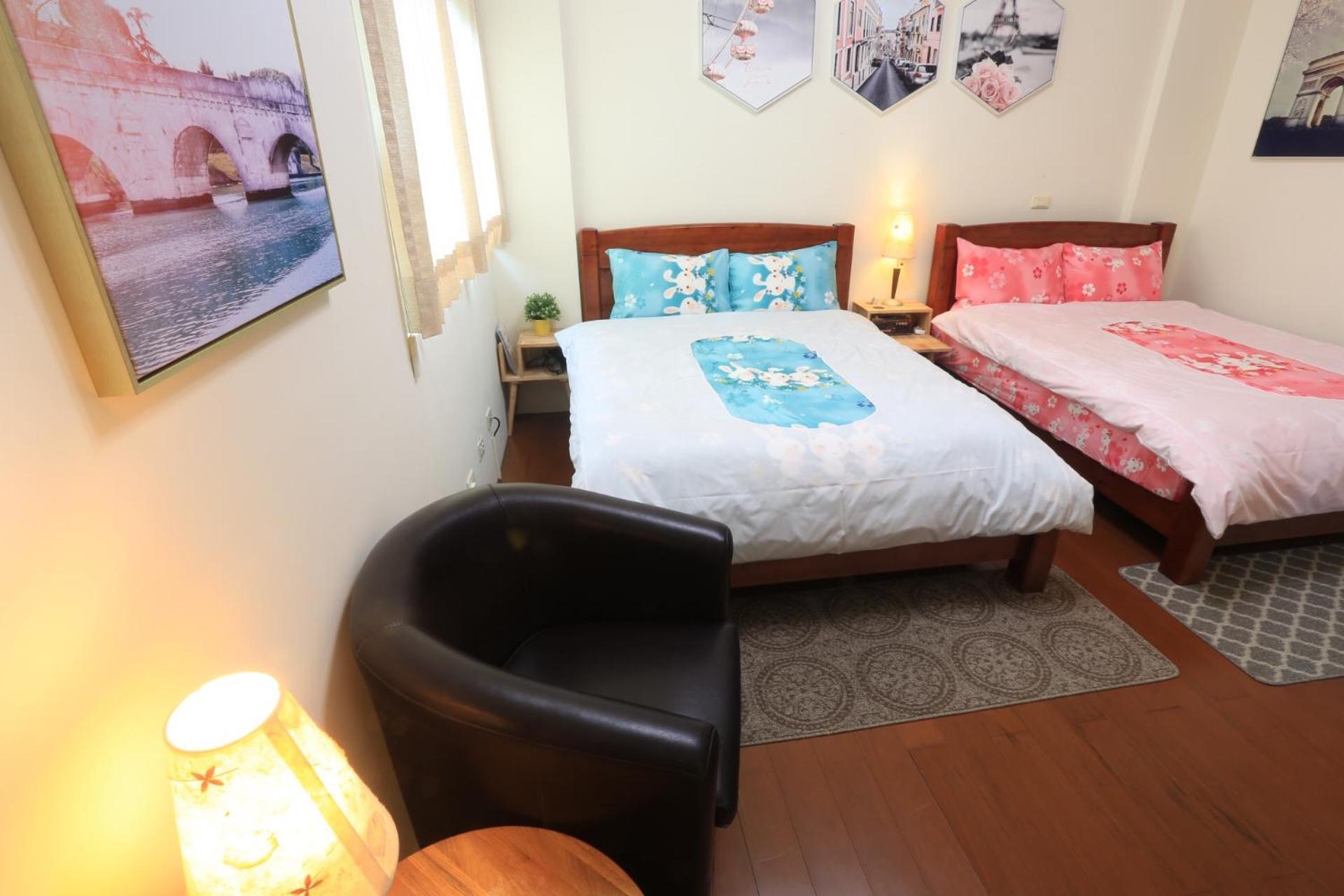 Quadruple Room with Shared Bathroom photo 2