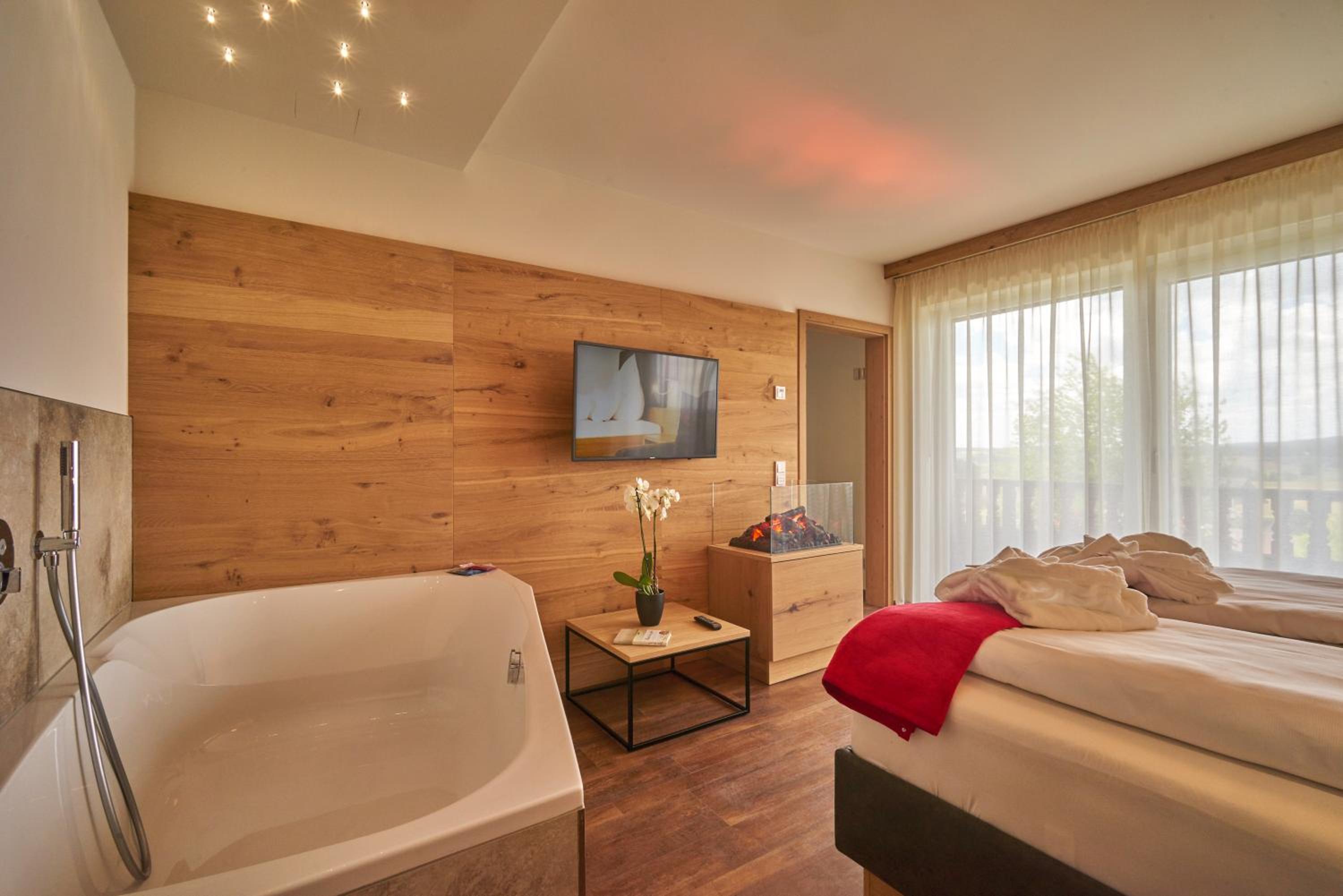 Studio with Balcony - Photo 2