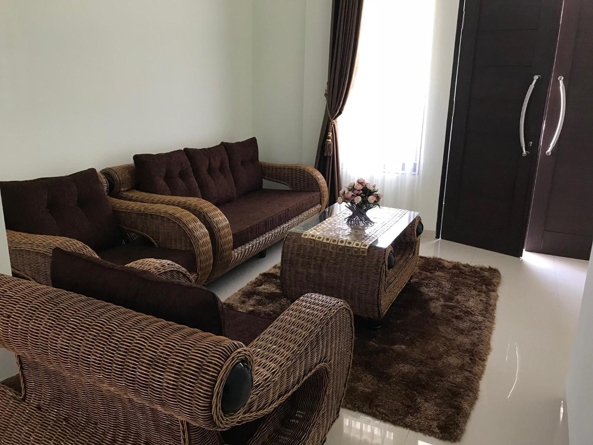 Villa - Photo 1