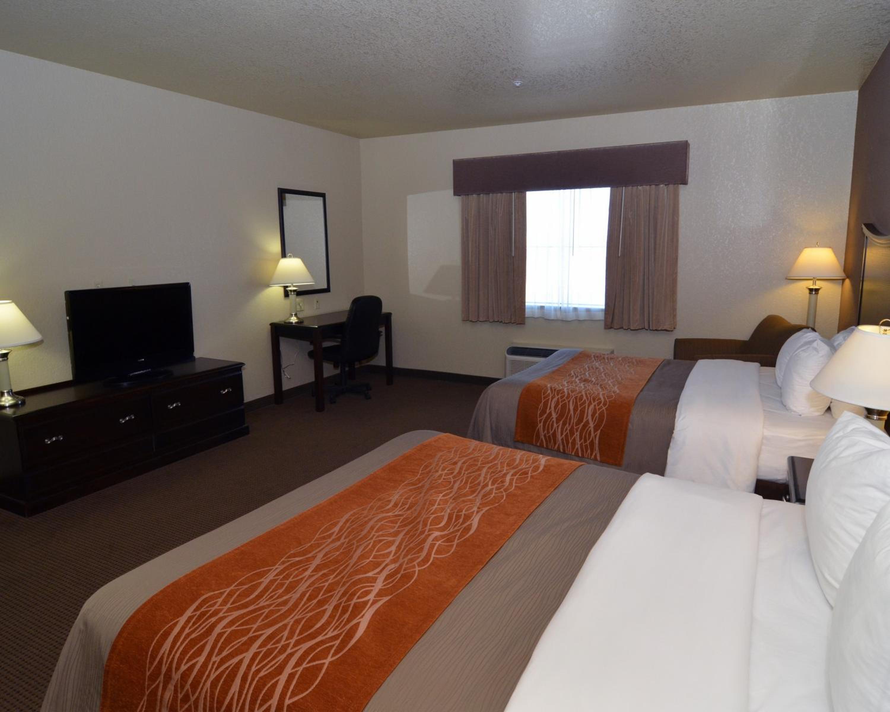 Queen Room with Two Queen Beds - Non-Smoking - Photo 1