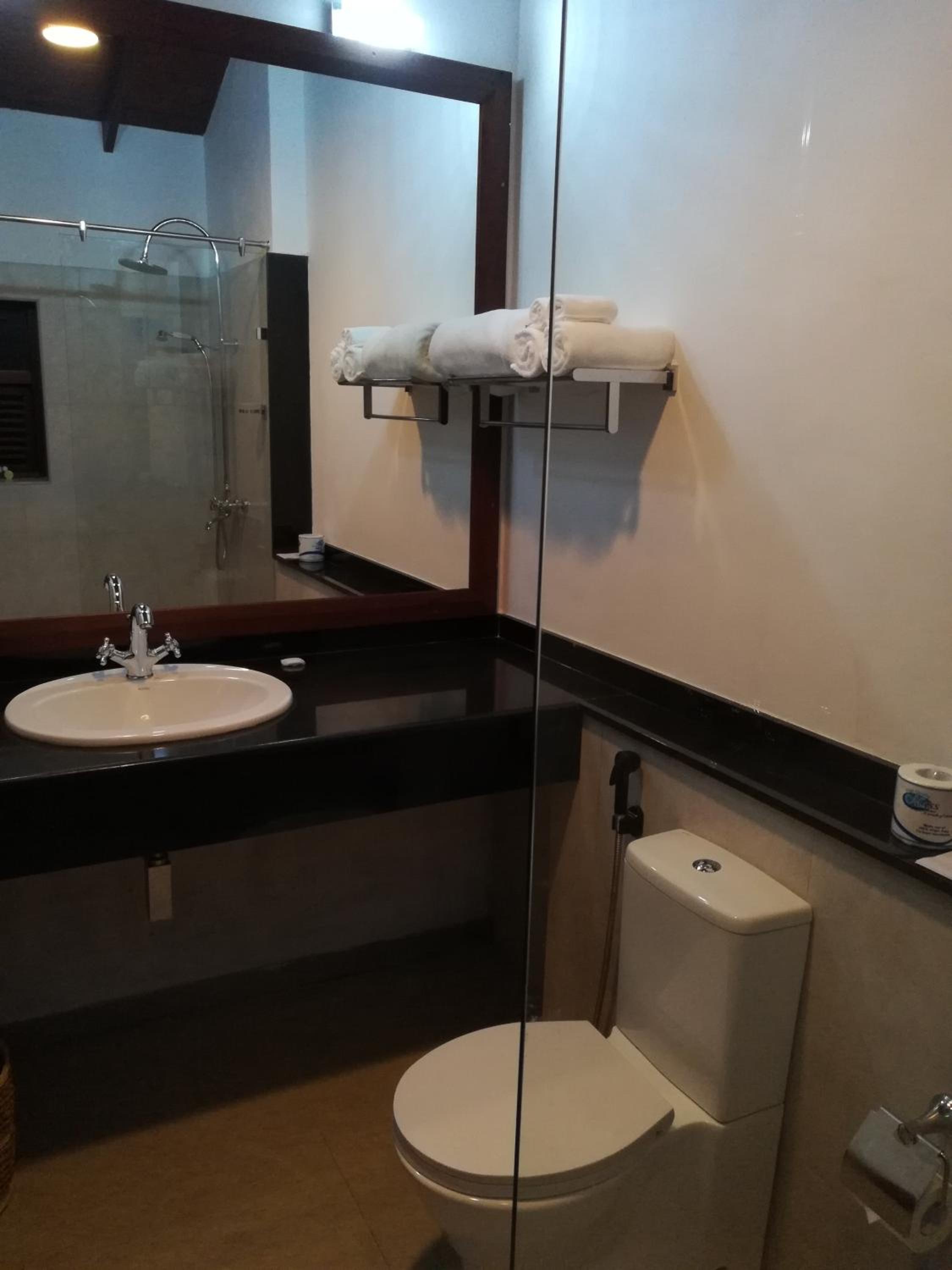 Deluxe Twin Room with complementary 10 minutes foot massage per stay photo 2
