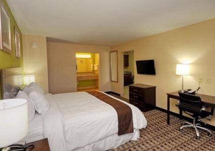 King Room - Non-Smoking - Photo 5