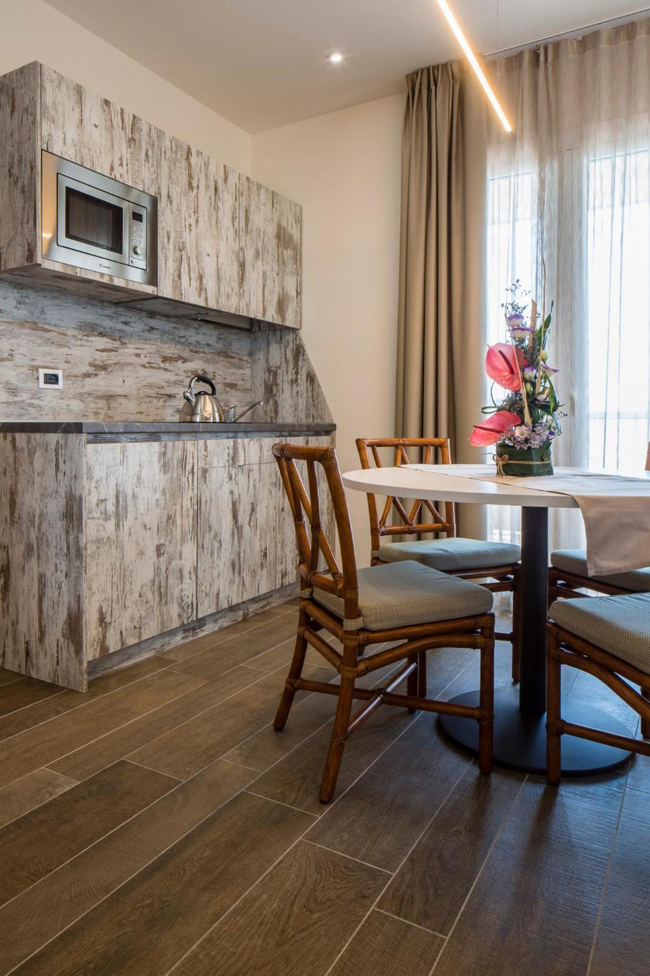 Apartment with Sea View - Photo 4