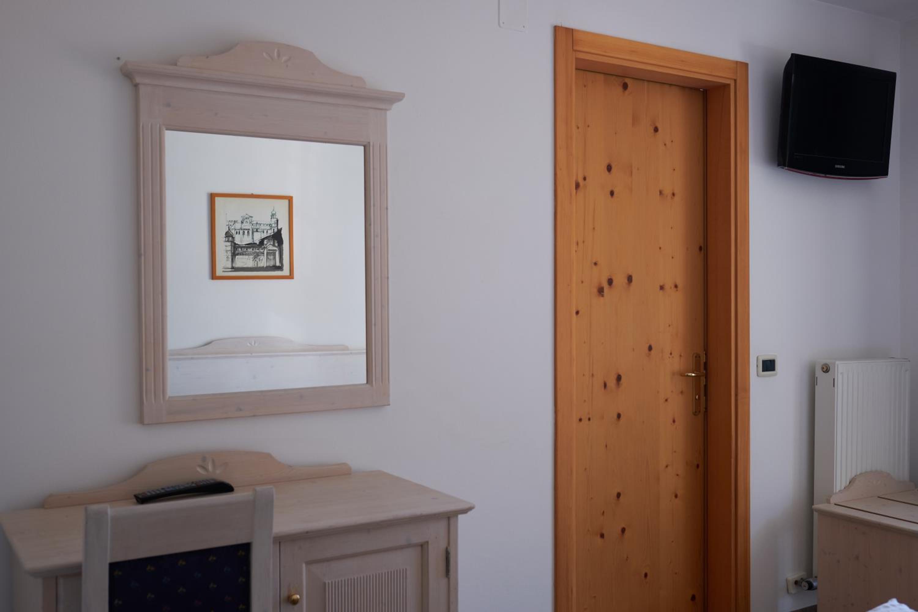 Quadruple Room with Mountain View photo 3