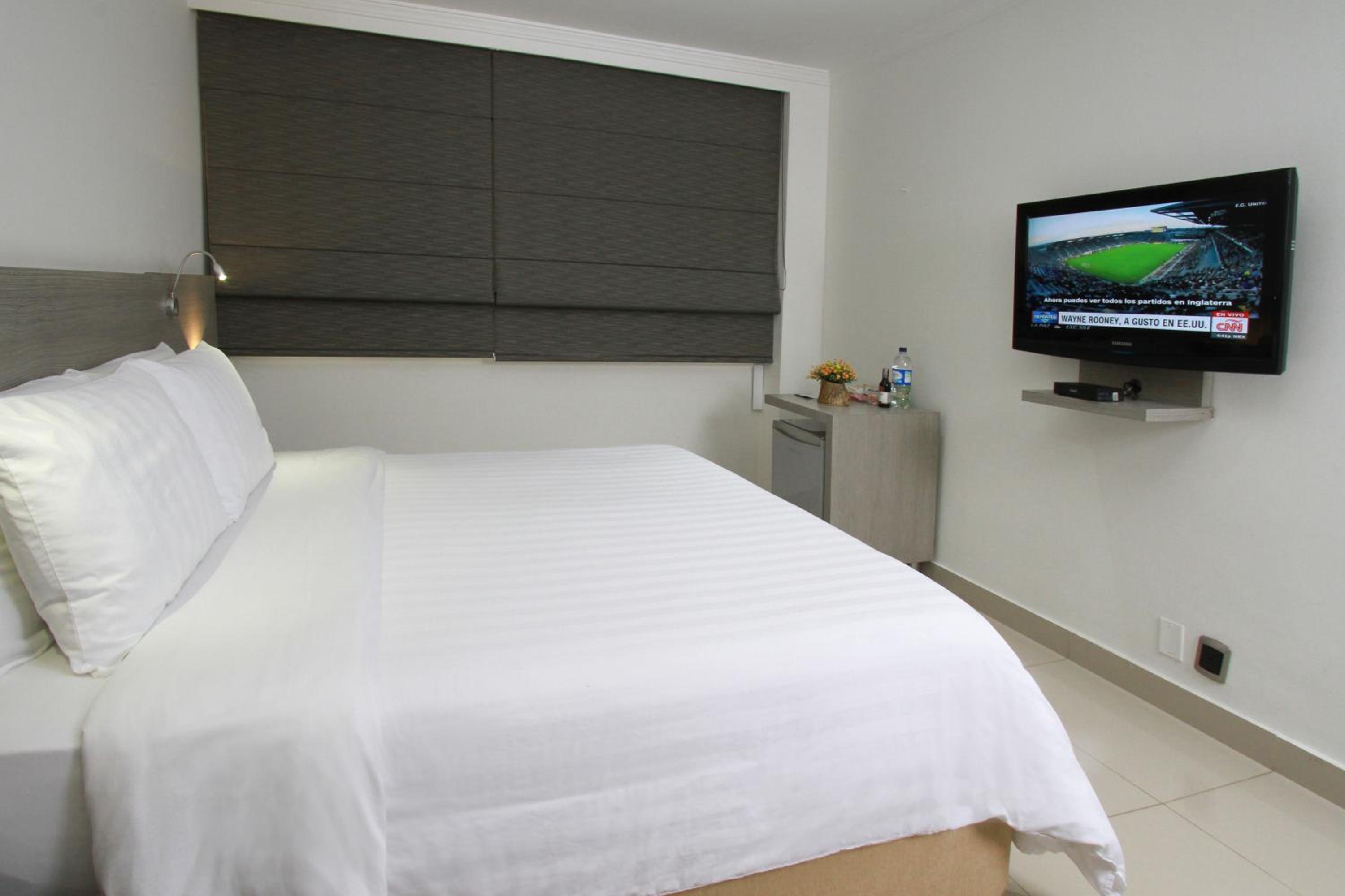 Standard Double Room - Photo 9