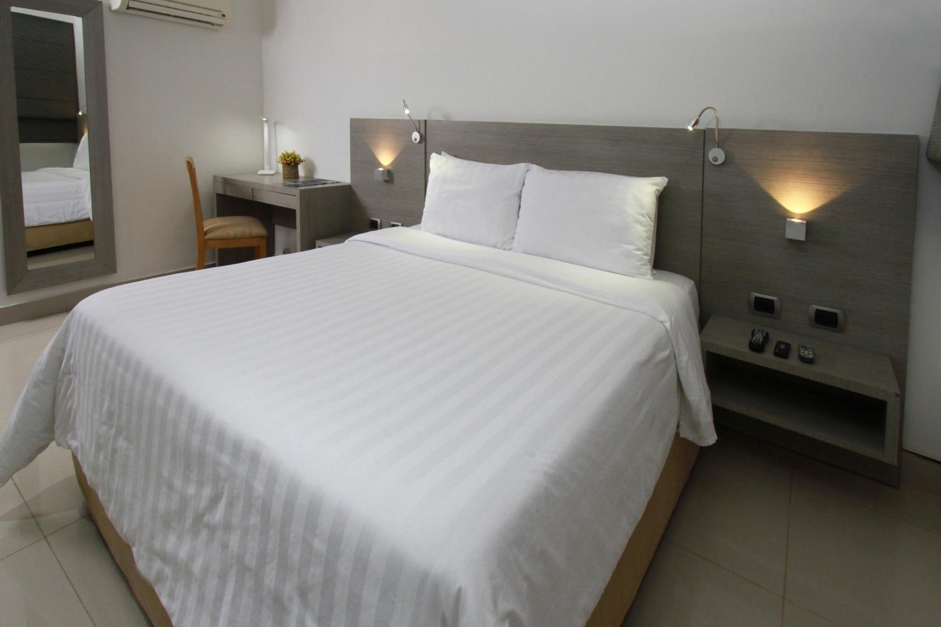 Standard Double Room - Photo 11