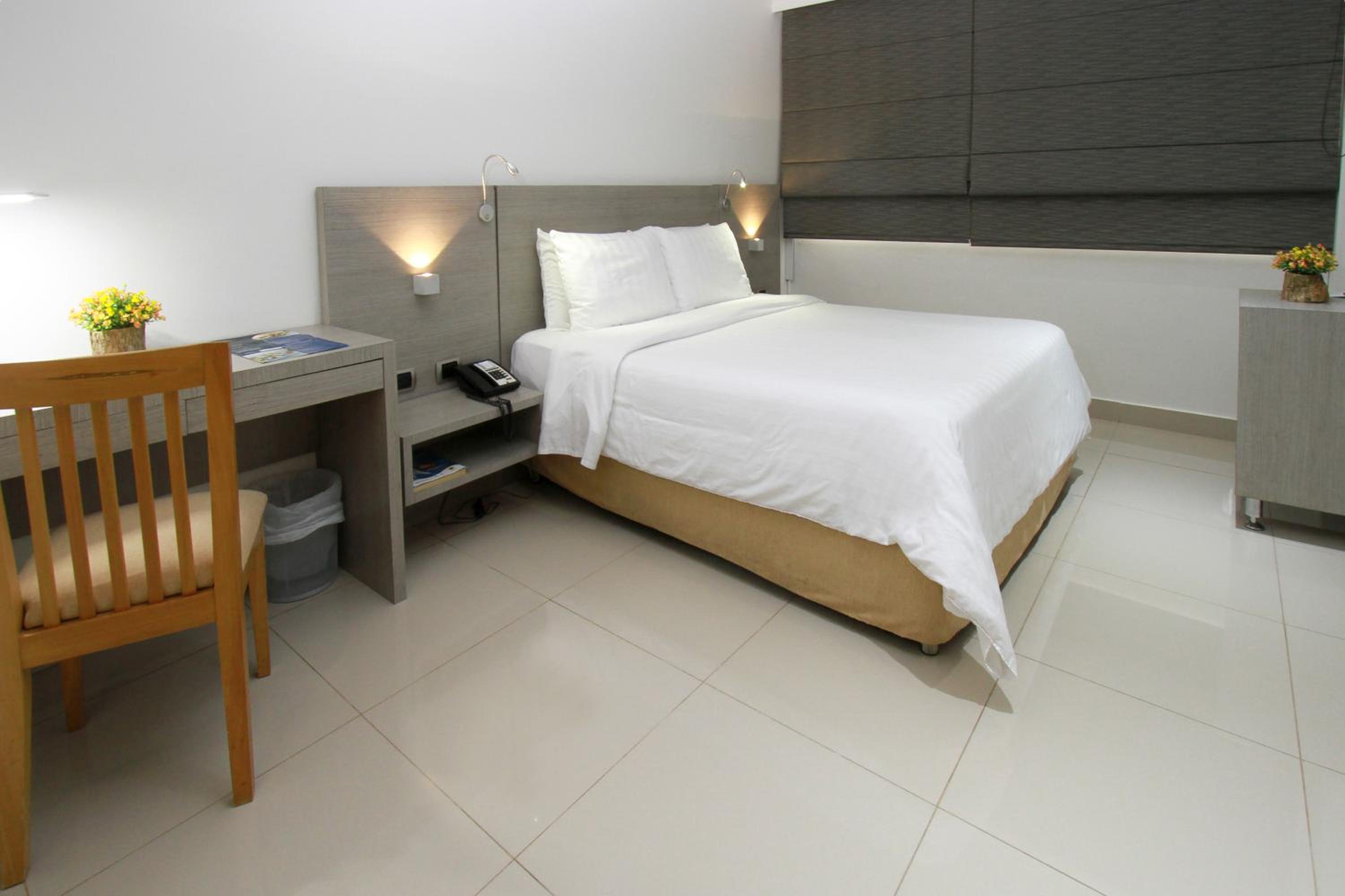 Standard Double Room - Photo 12
