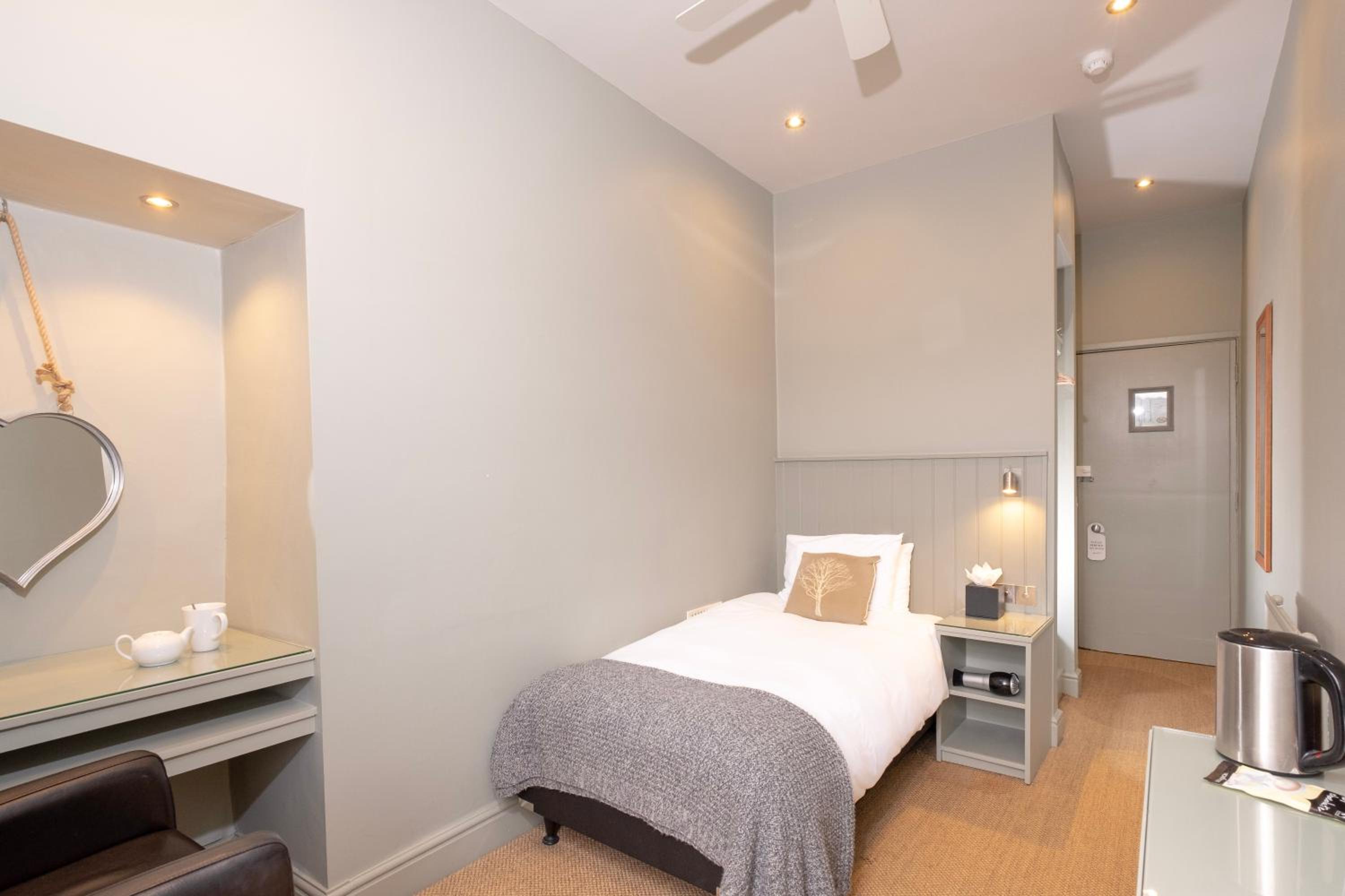 Single Room photo 3