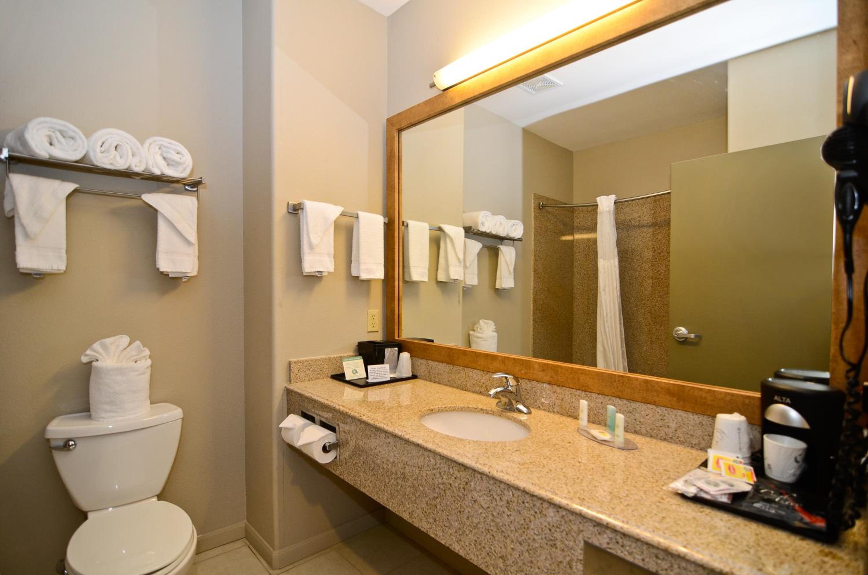 King Room - Non-Smoking - Photo 2