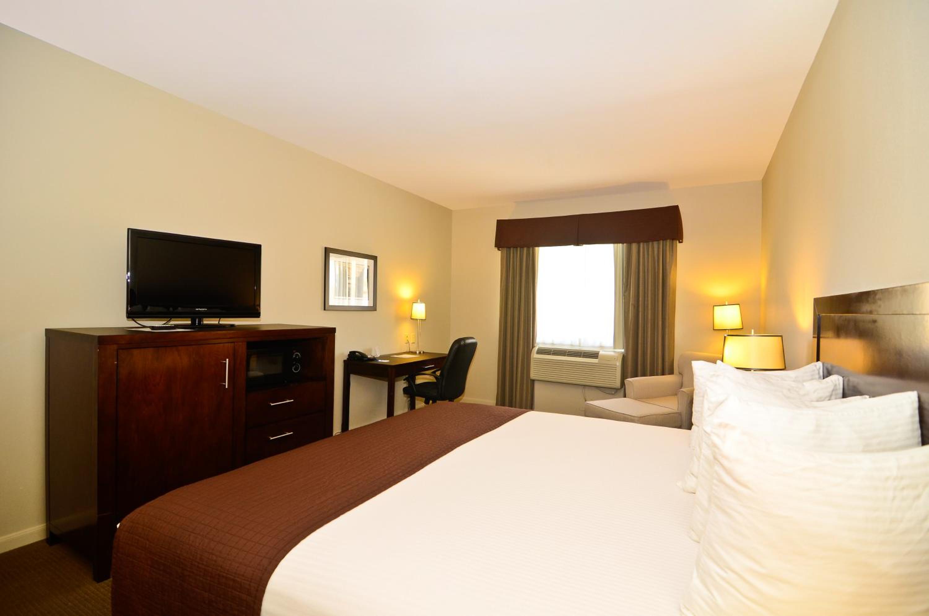King Room - Non-Smoking - Photo 1