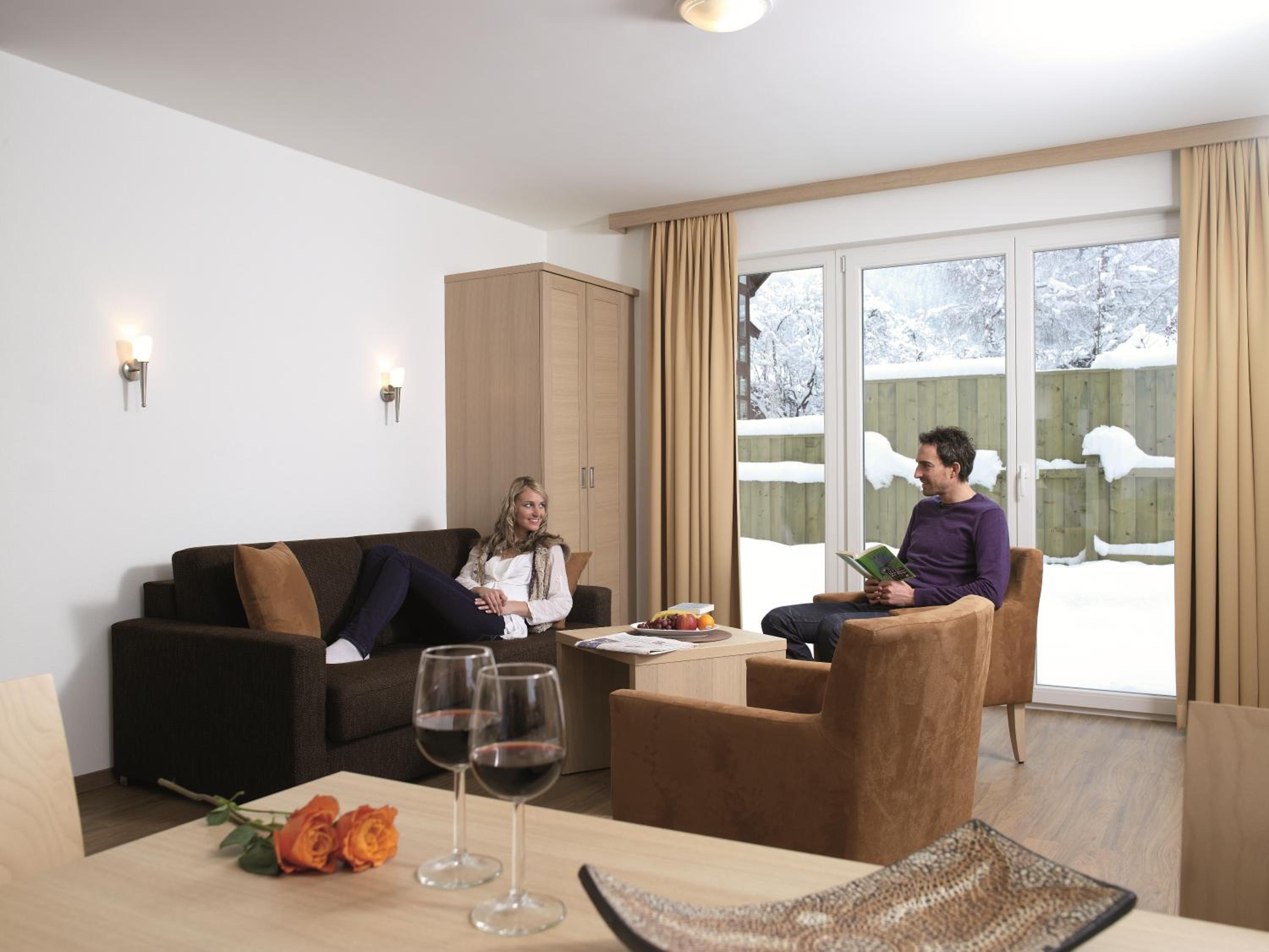 Deluxe Two-Bedroom Apartment with Jacuzzi (4-8 Adults) photo 3