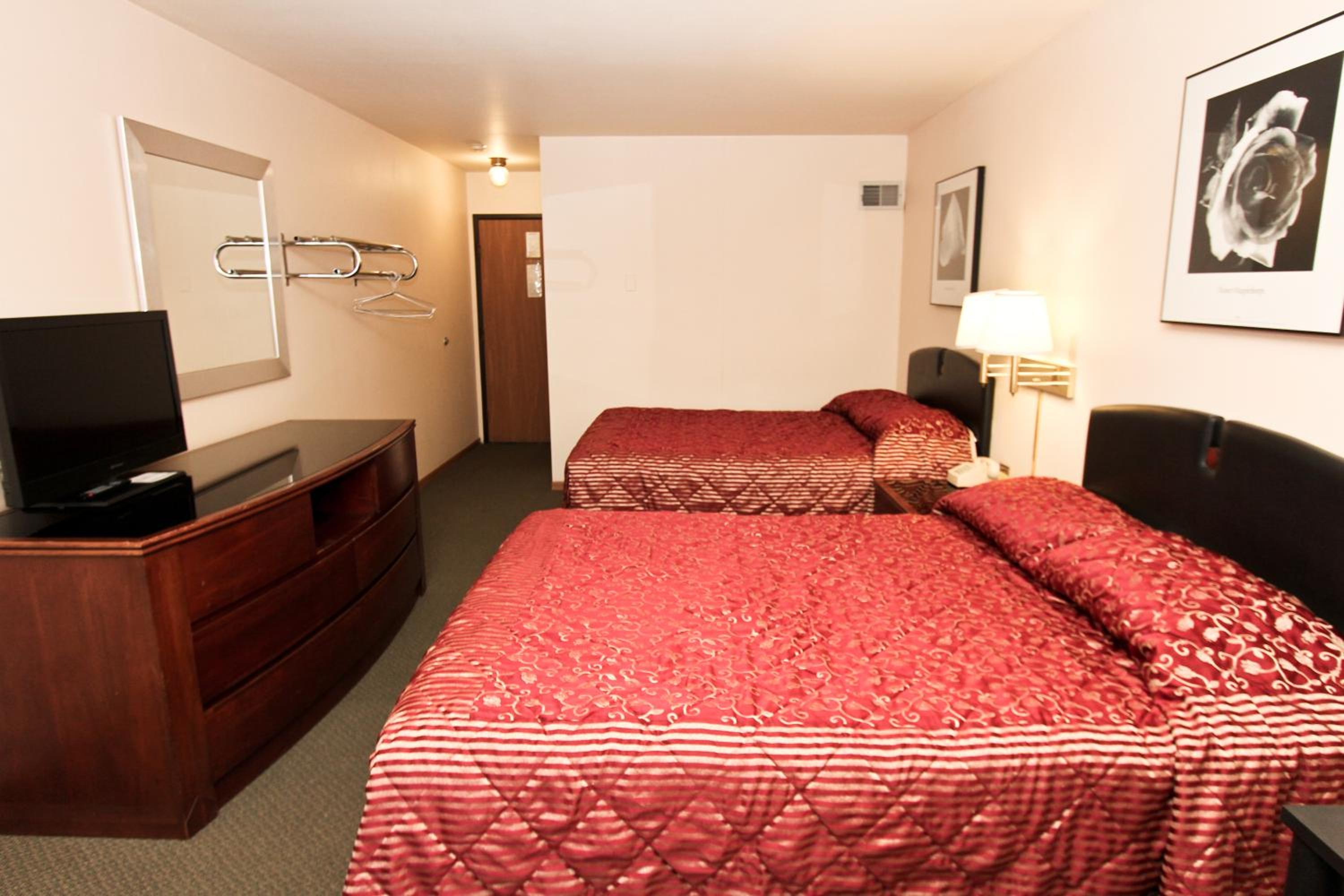 Queen Room with Two Queen Beds photo 1